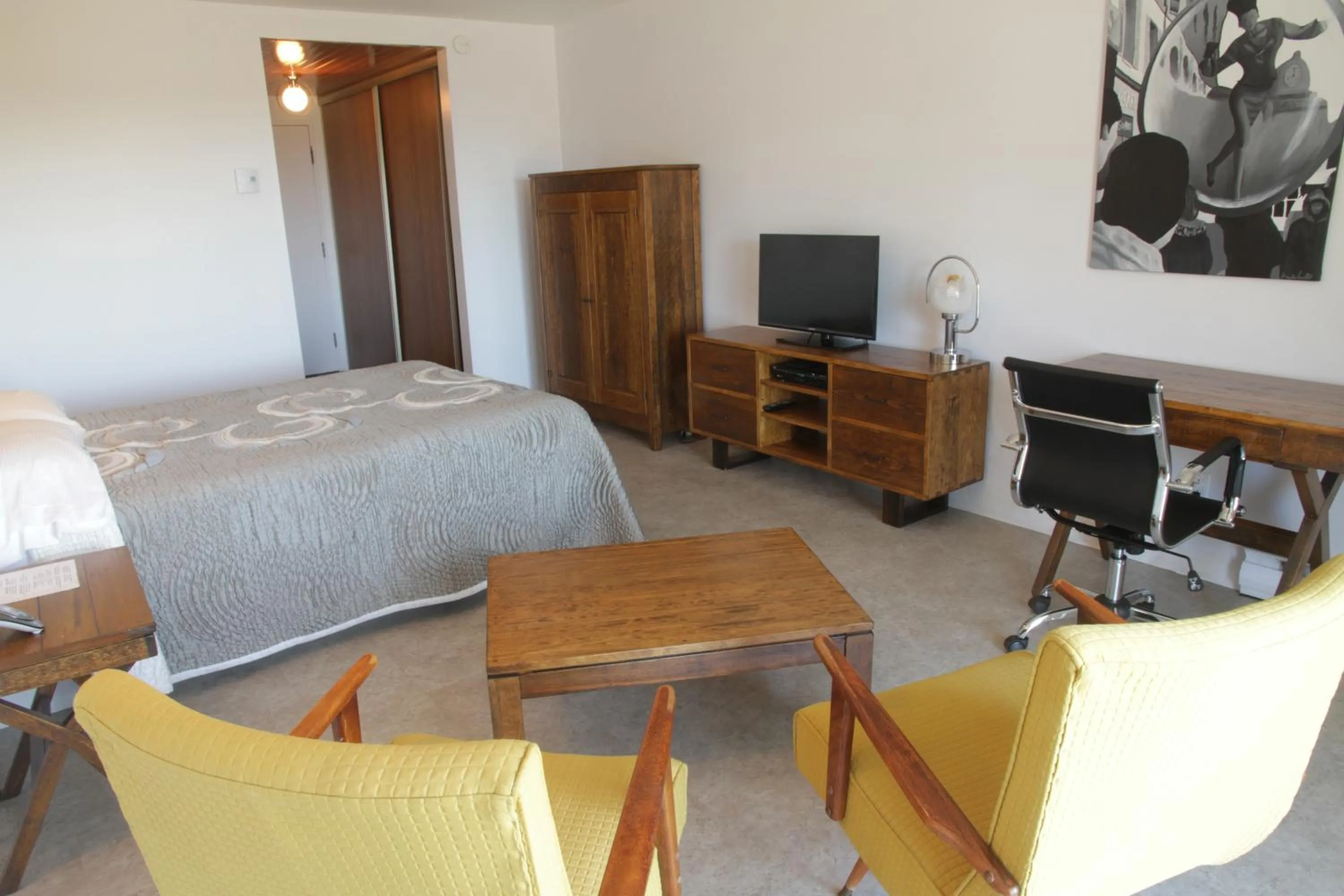 Photo of the whole room, Bed in Motel Le Martinet