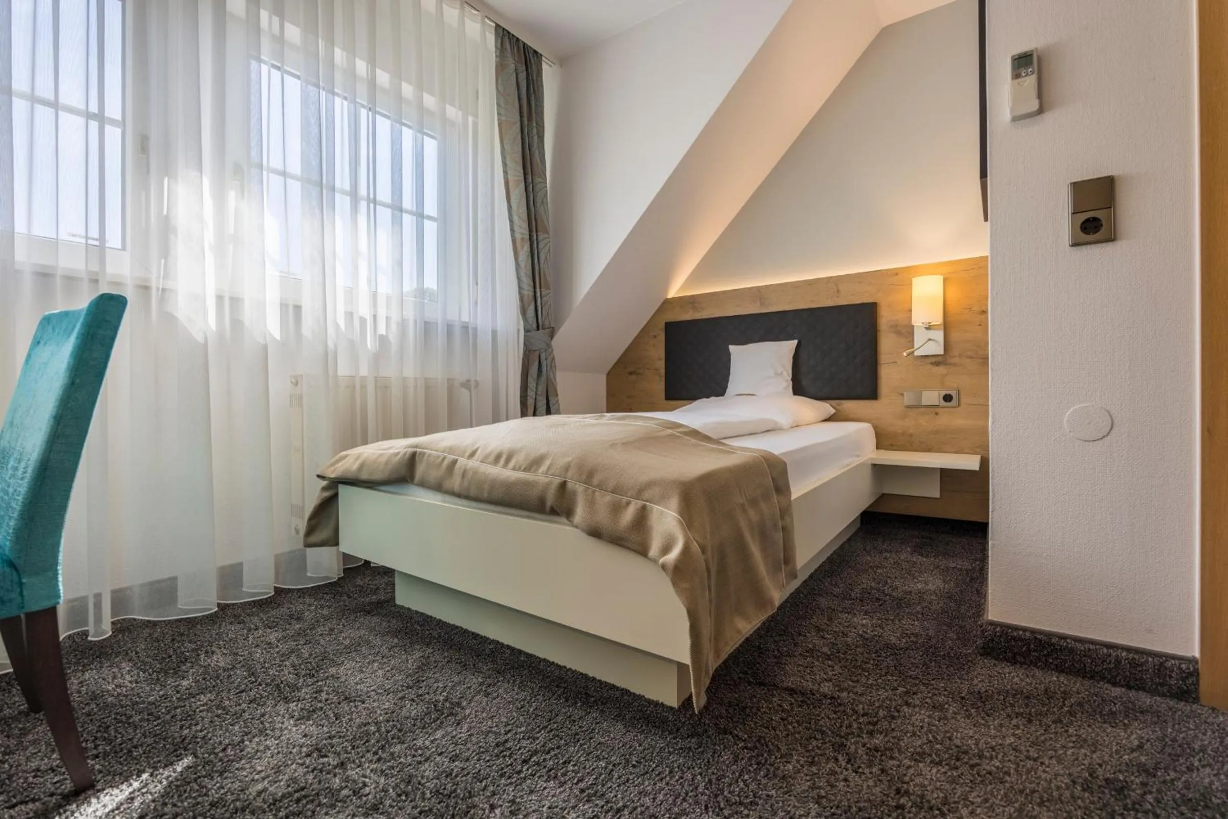 Photo of the whole room, Bed in Die Krone am Fluss - Landhotel Sindringen