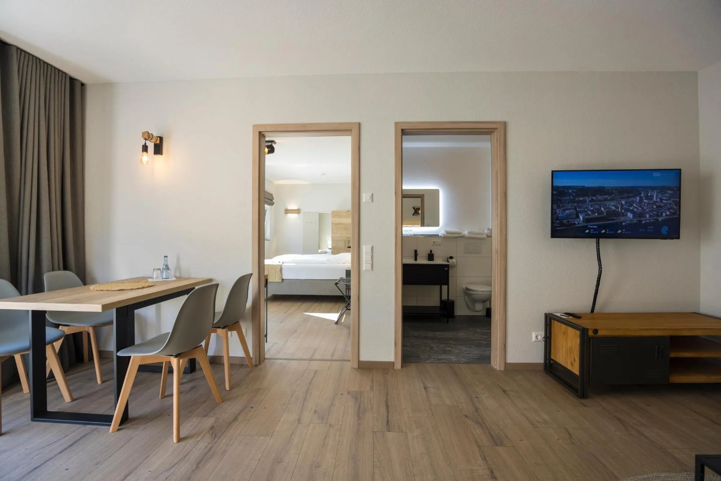 Living room, Bed in Die Krone am Fluss - Landhotel Sindringen