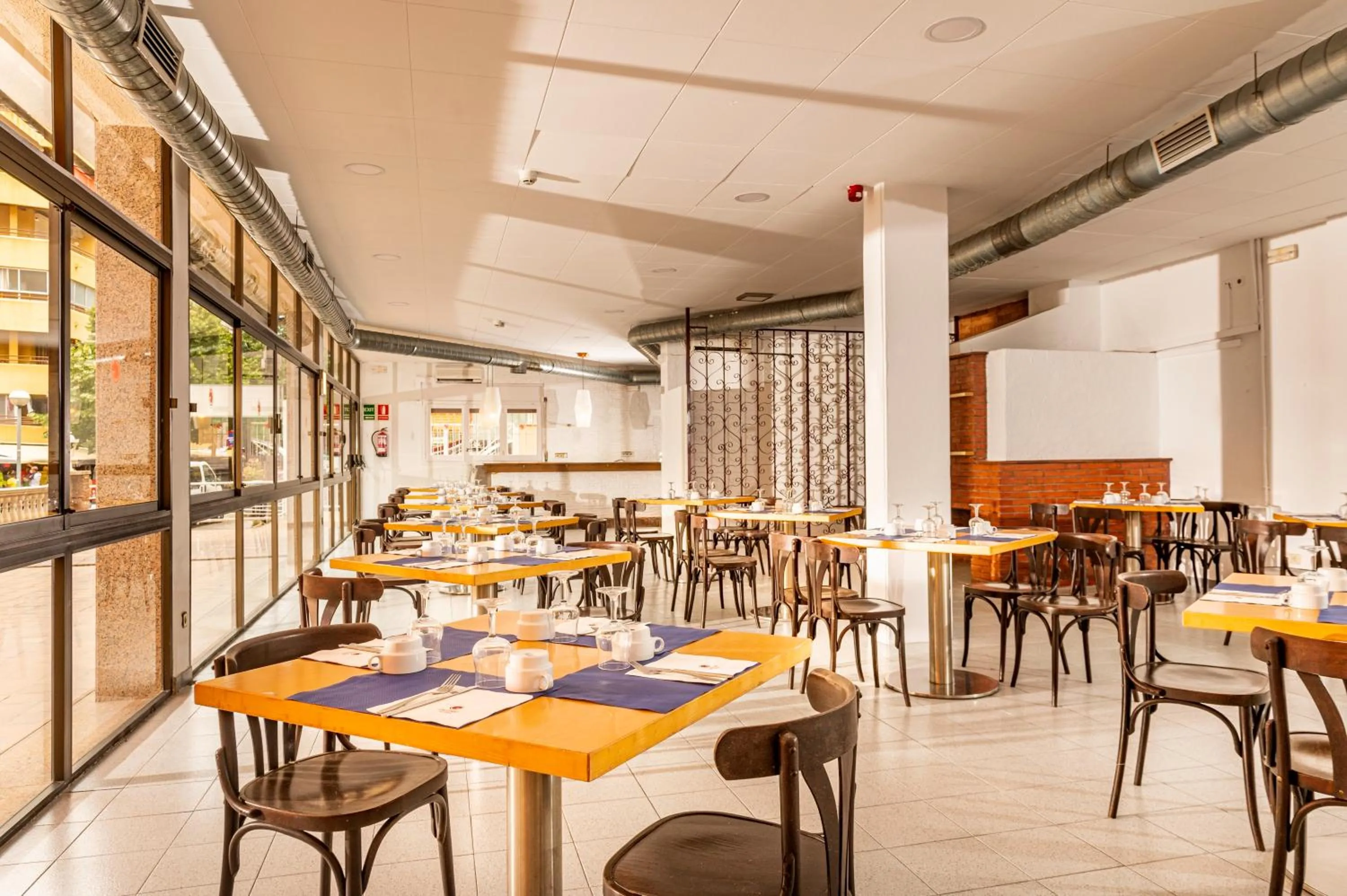 Restaurant/places to eat in The BB Hotel Boutique Can Colom