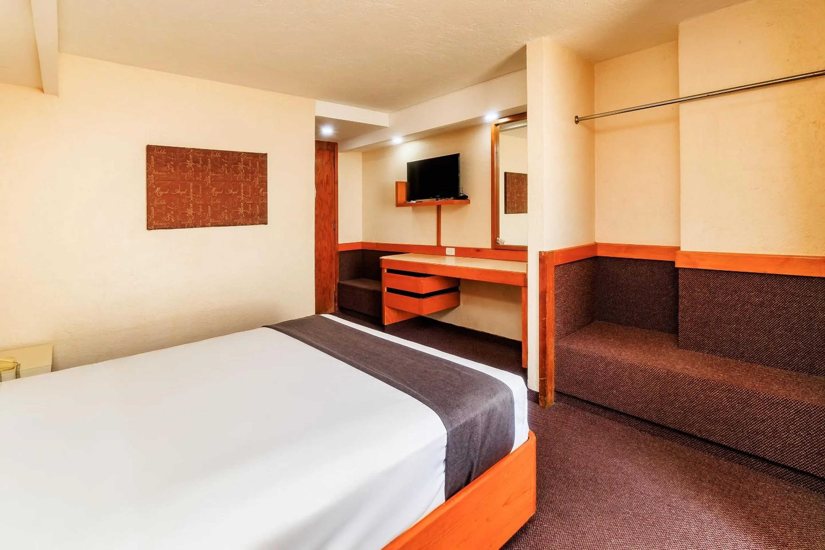 Bedroom, Bed in OYO Hotel Hidalgo