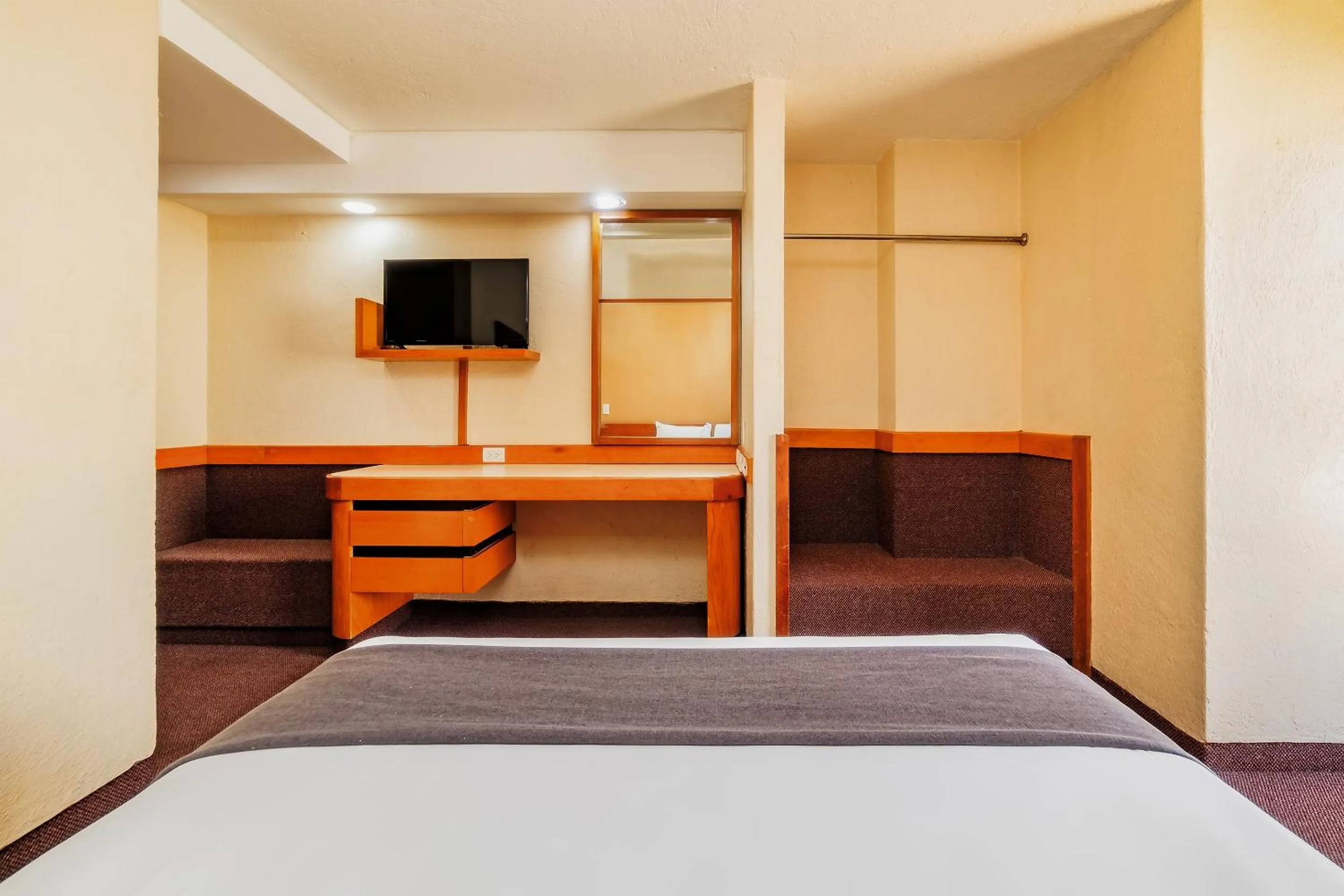 Bedroom, Bed in OYO Hotel Hidalgo