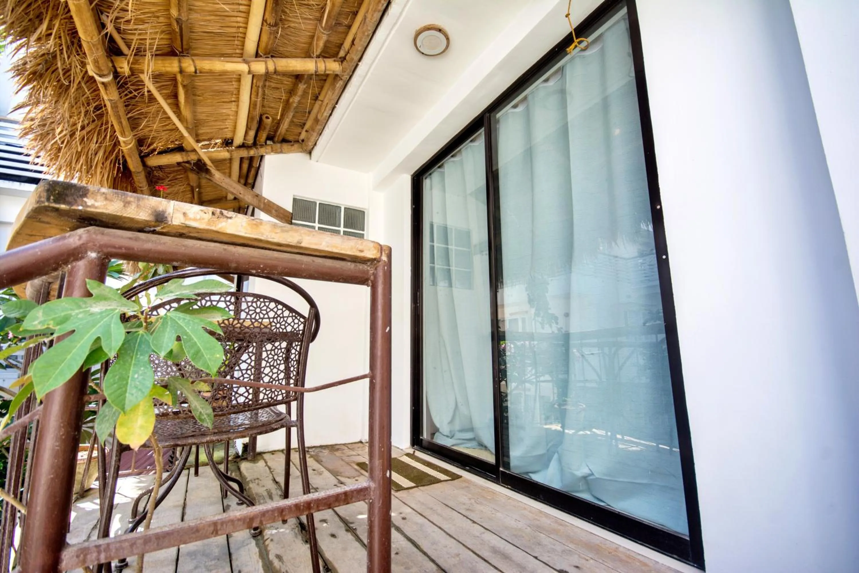 Balcony/Terrace in Niu Ohana East Bay Apartments