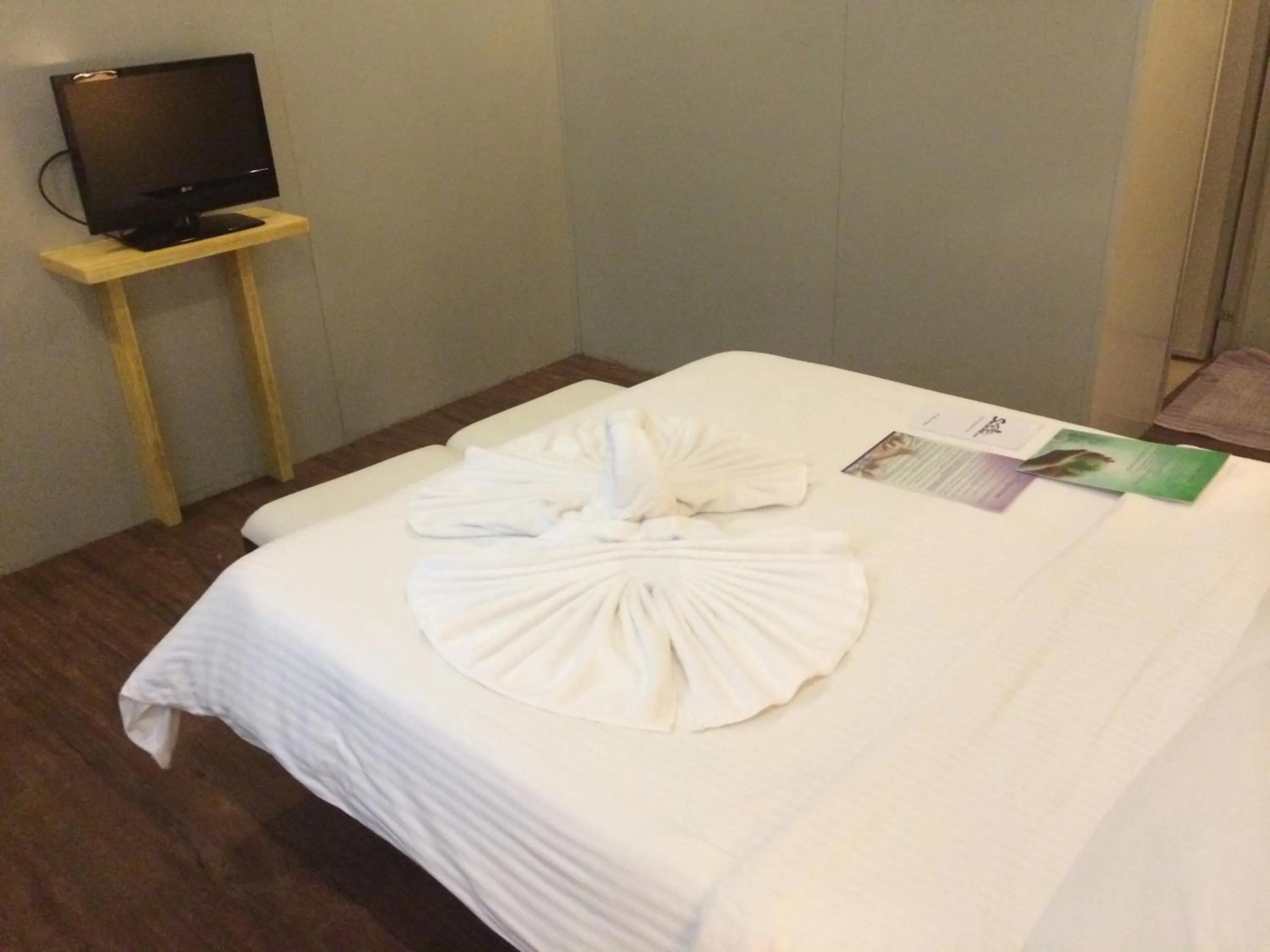 TV and multimedia, Bed in Shore Time Hotel - Annex