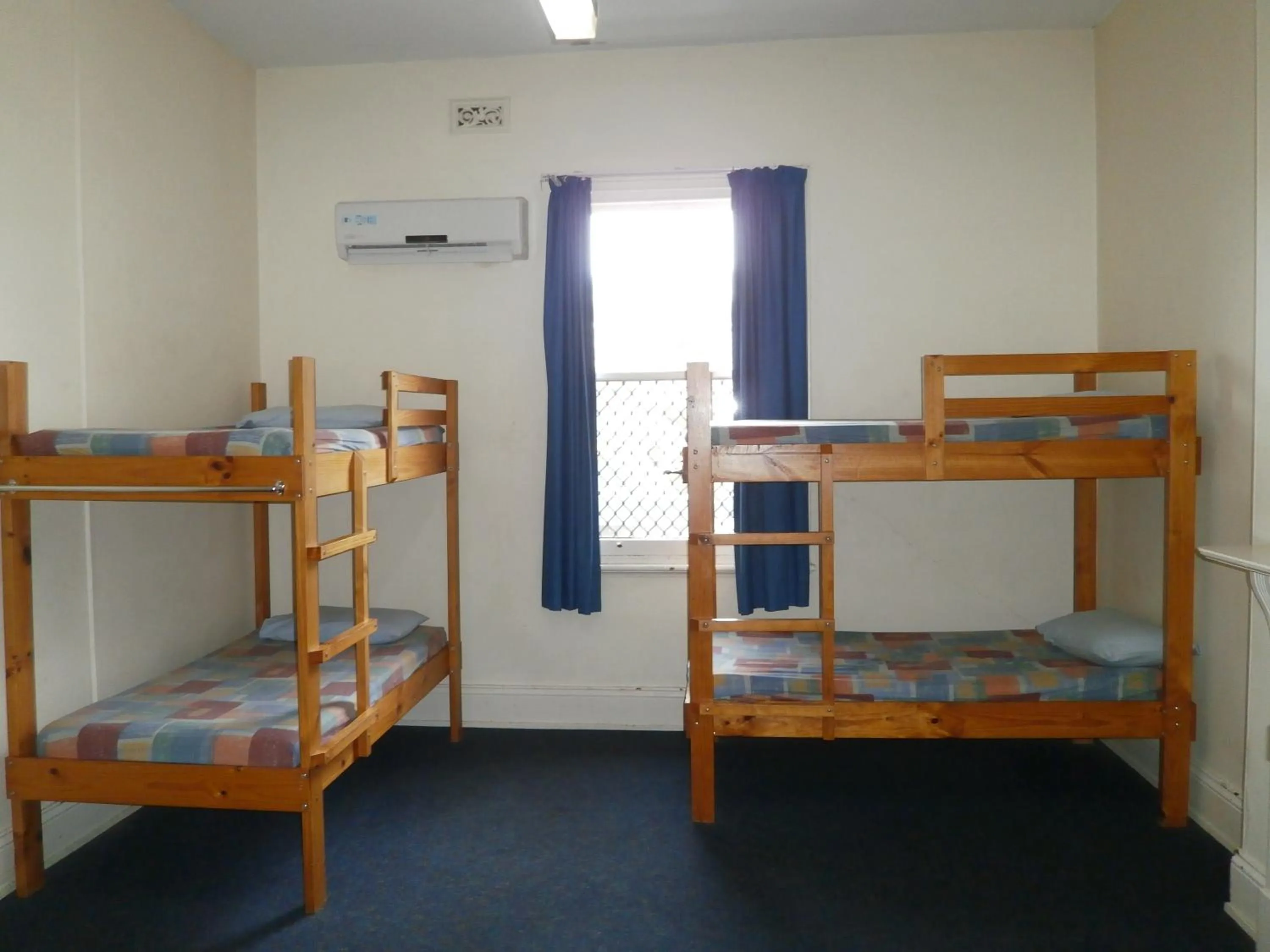 Bedroom in Launceston Backpackers