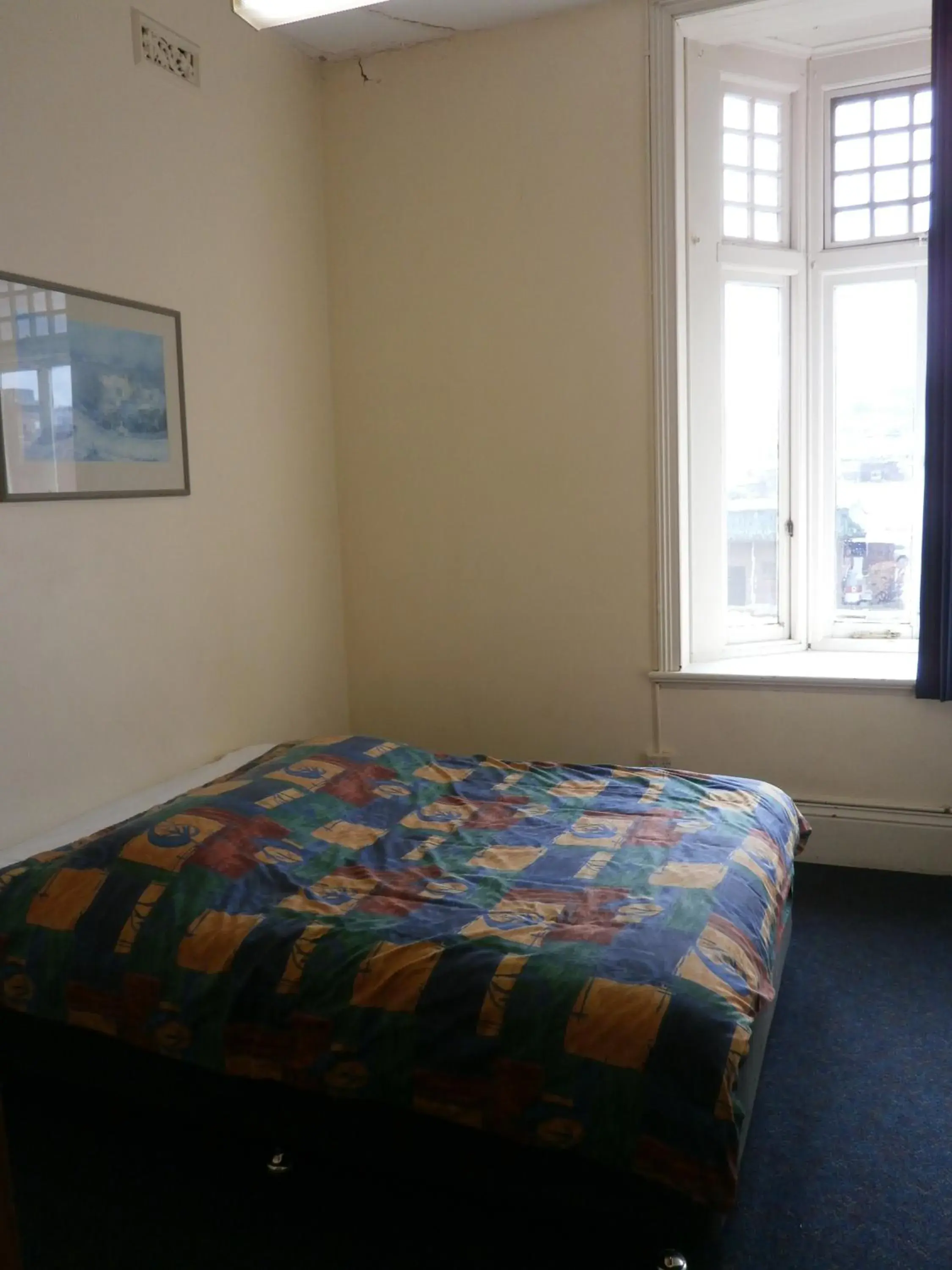 Double Room with Shared Bathroom in Launceston Backpackers Double Room with Shared Bathroom in Launceston Backpackers