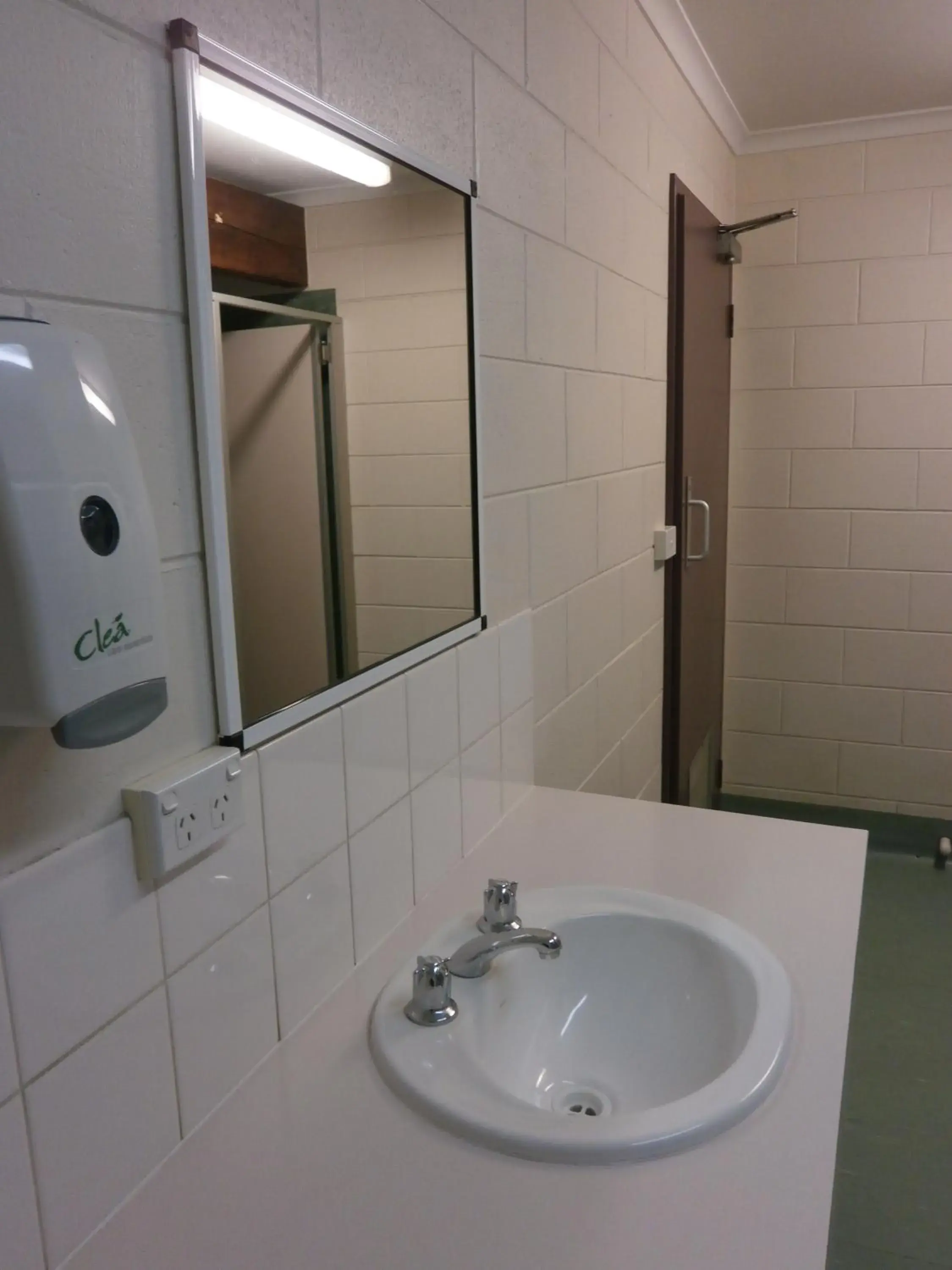 Twin Room with Shared Bathroom in Launceston Backpackers Twin Room with Shared Bathroom in Launceston Backpackers