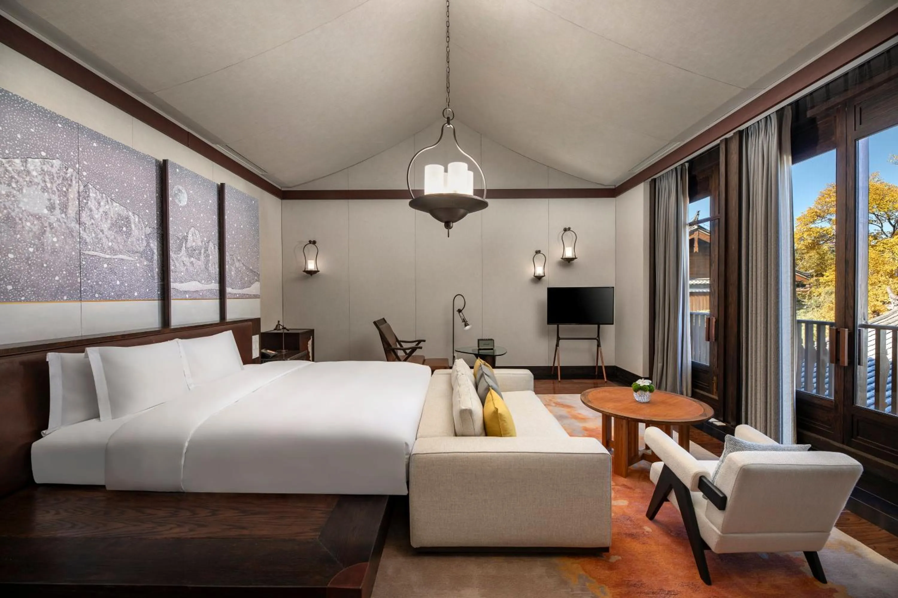 Photo of the whole room, Bed in Hotel Indigo Lijiang Ancient Town by IHG