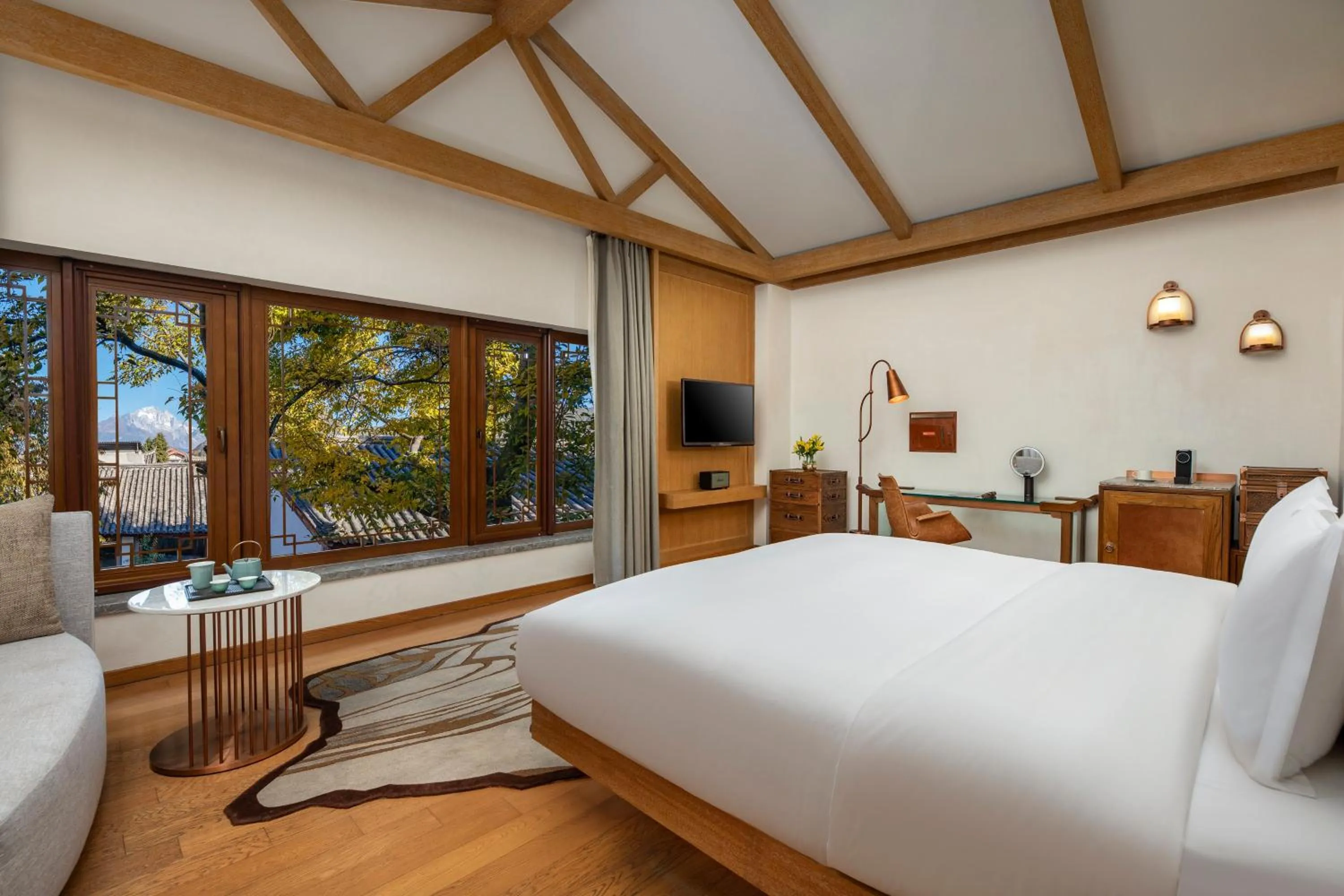 Photo of the whole room, Bed in Hotel Indigo Lijiang Ancient Town by IHG