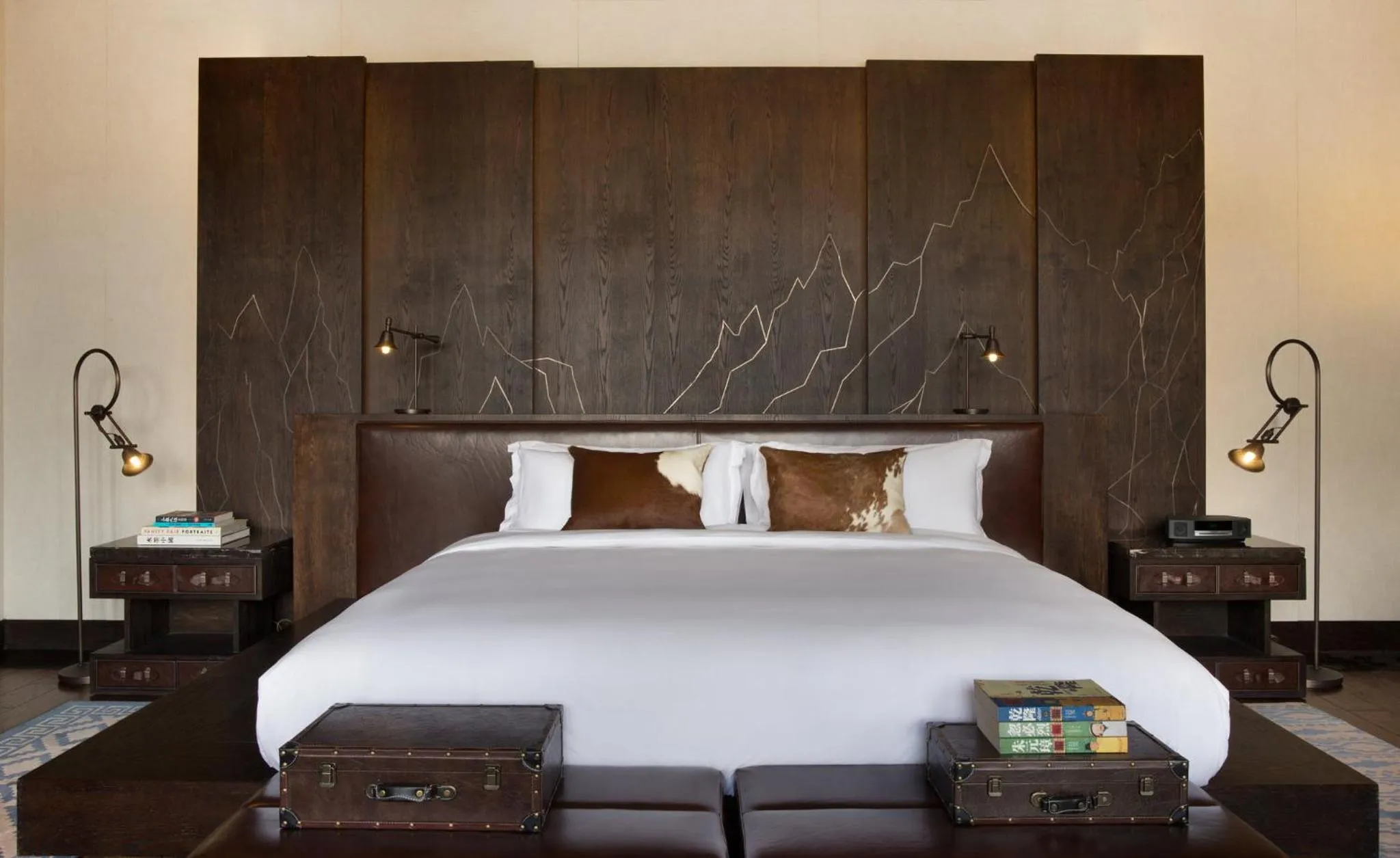 Photo of the whole room, Bed in Hotel Indigo Lijiang Ancient Town by IHG