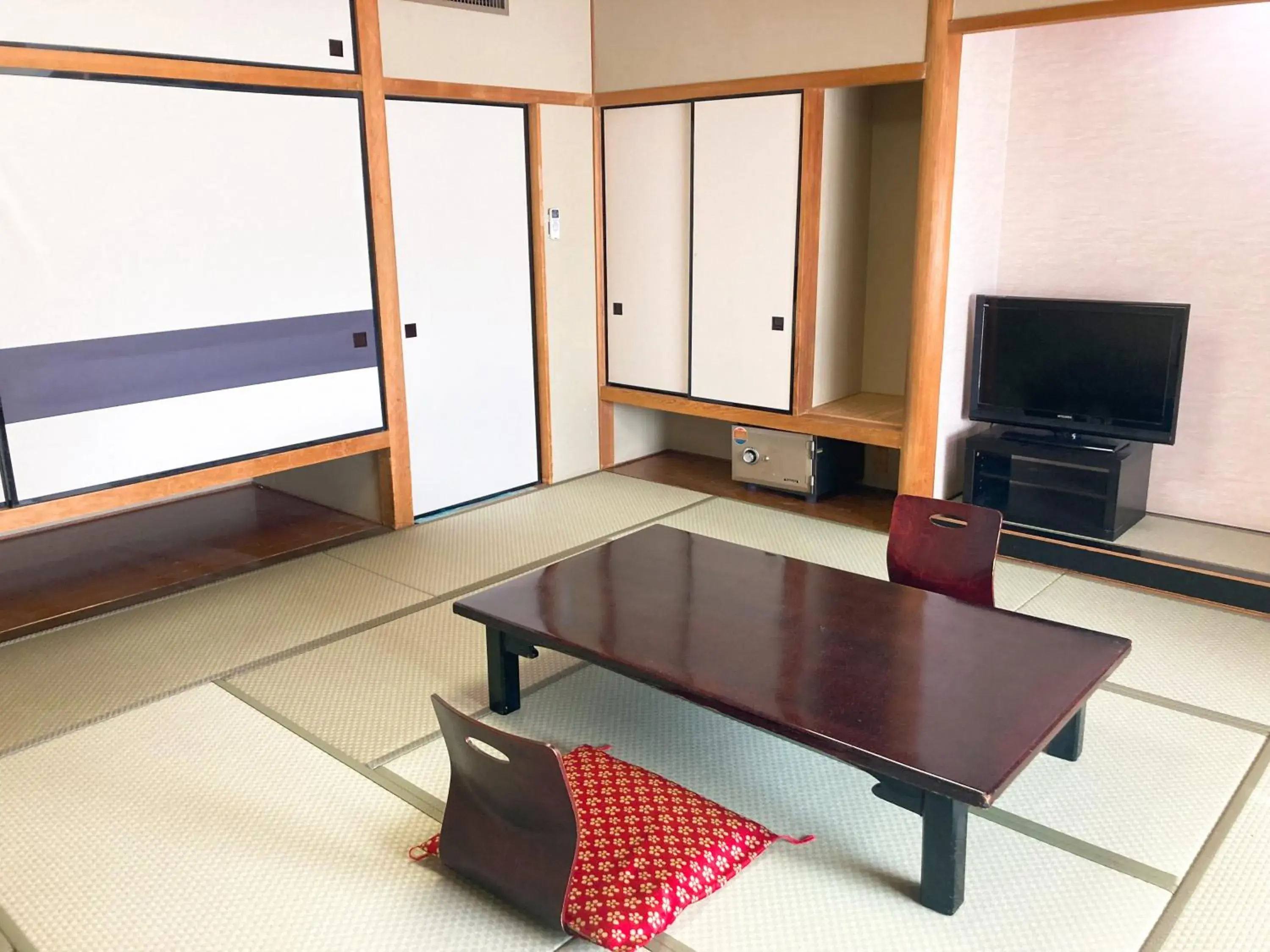 Japanese-Style Room (12 tatami) - single occupancy - No view in Hotel Kimiyoshi Japanese-Style Room (12 tatami) - single occupancy - No view in Hotel Kimiyoshi