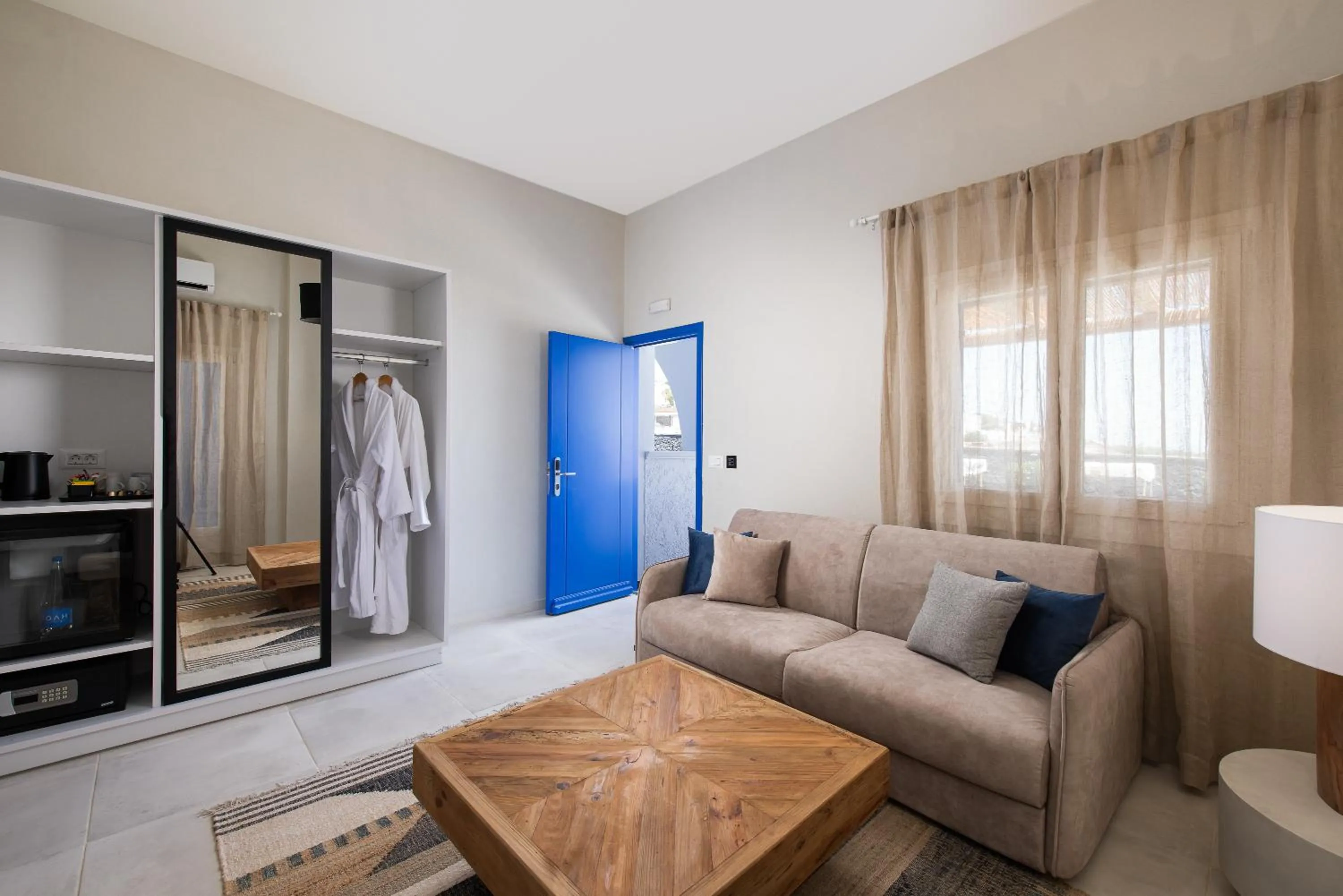 Coffee/tea facilities in The Noverian Bios Santorini