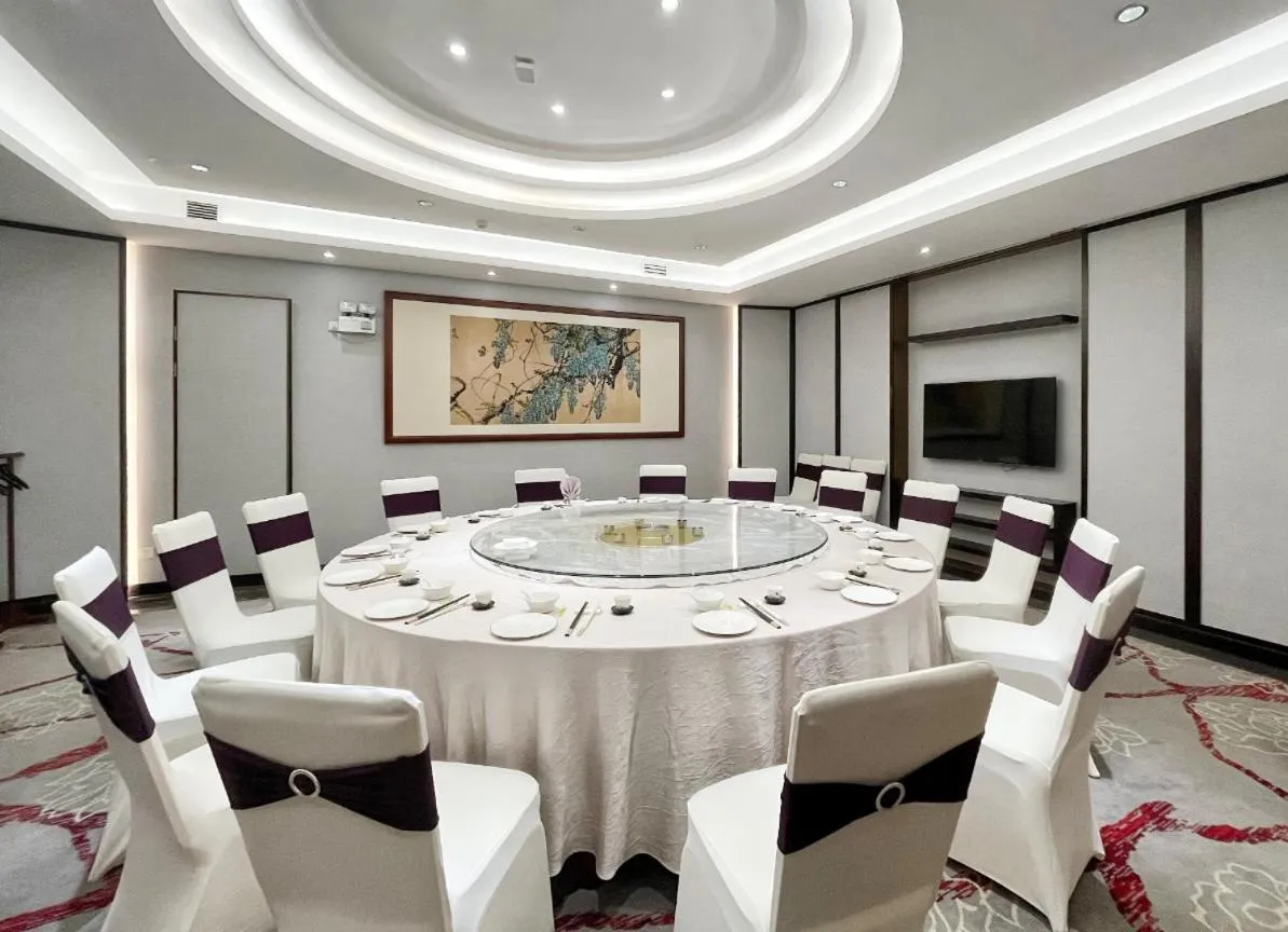 Restaurant/places to eat in Guangdong Hotel