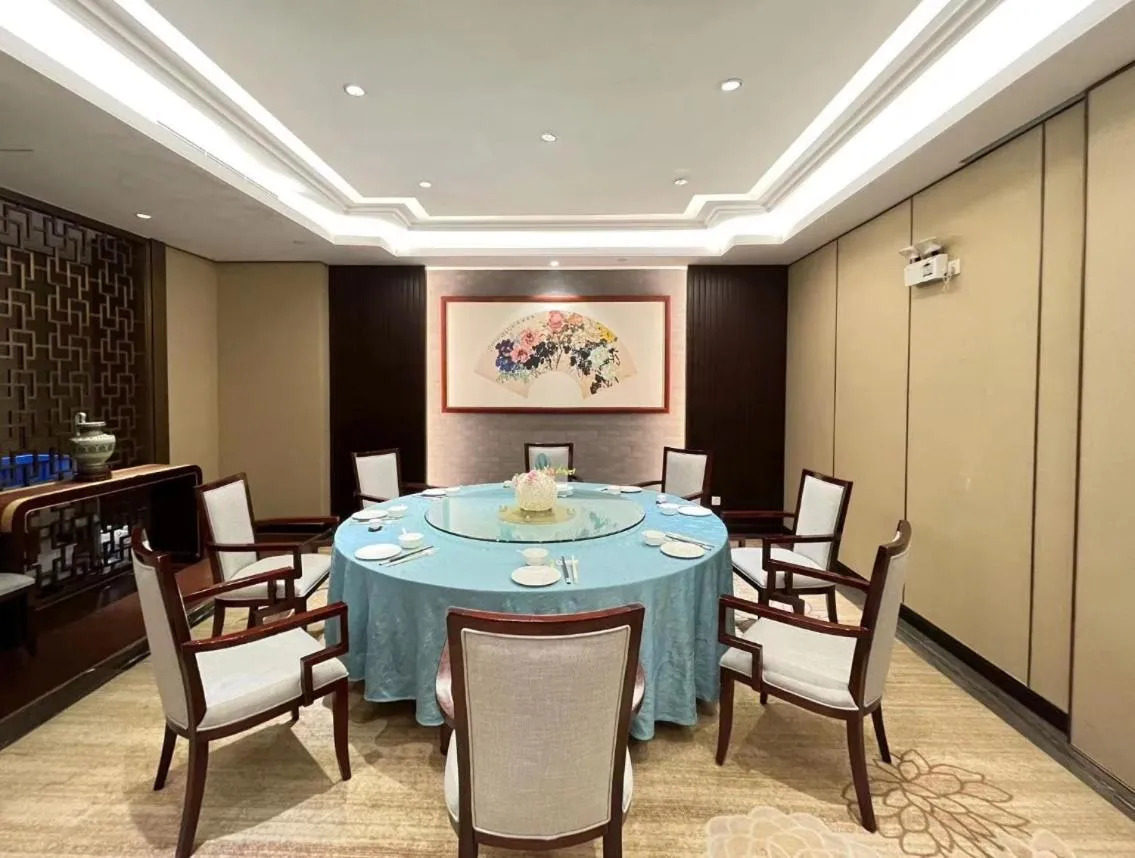 Restaurant/places to eat in Guangdong Hotel
