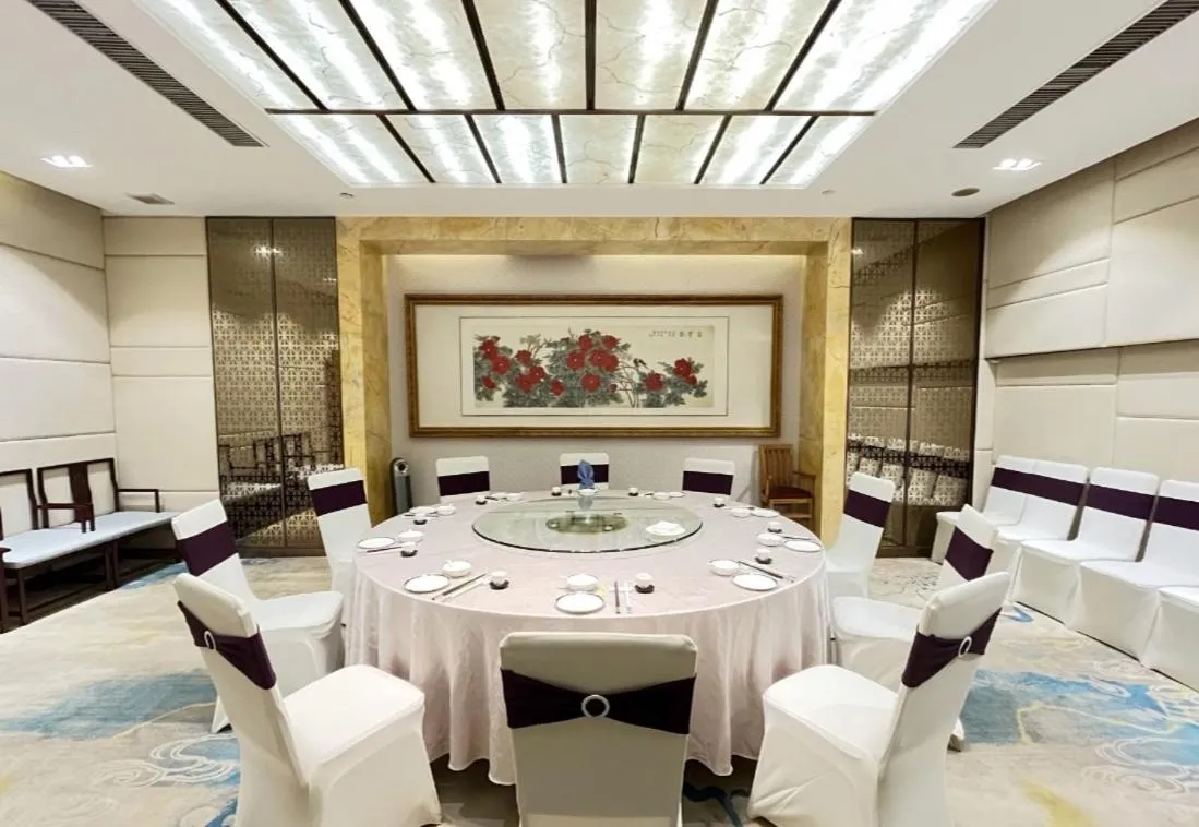 Restaurant/places to eat in Guangdong Hotel