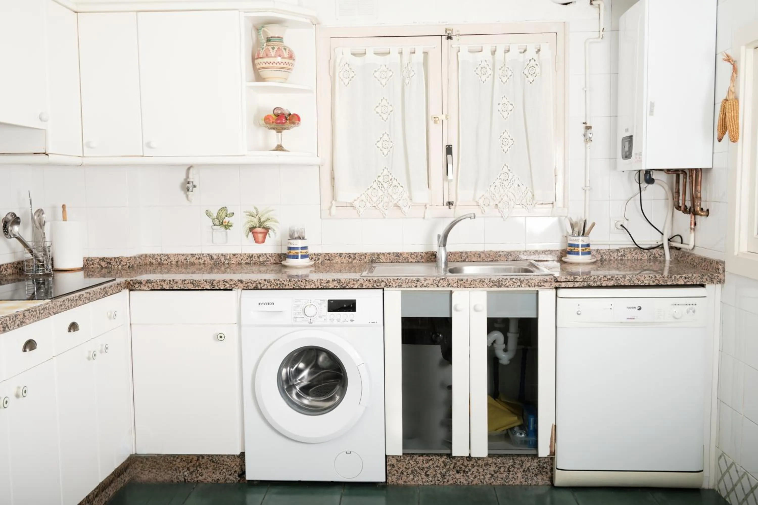 Kitchen or kitchenette in HOSTEL Rua 35