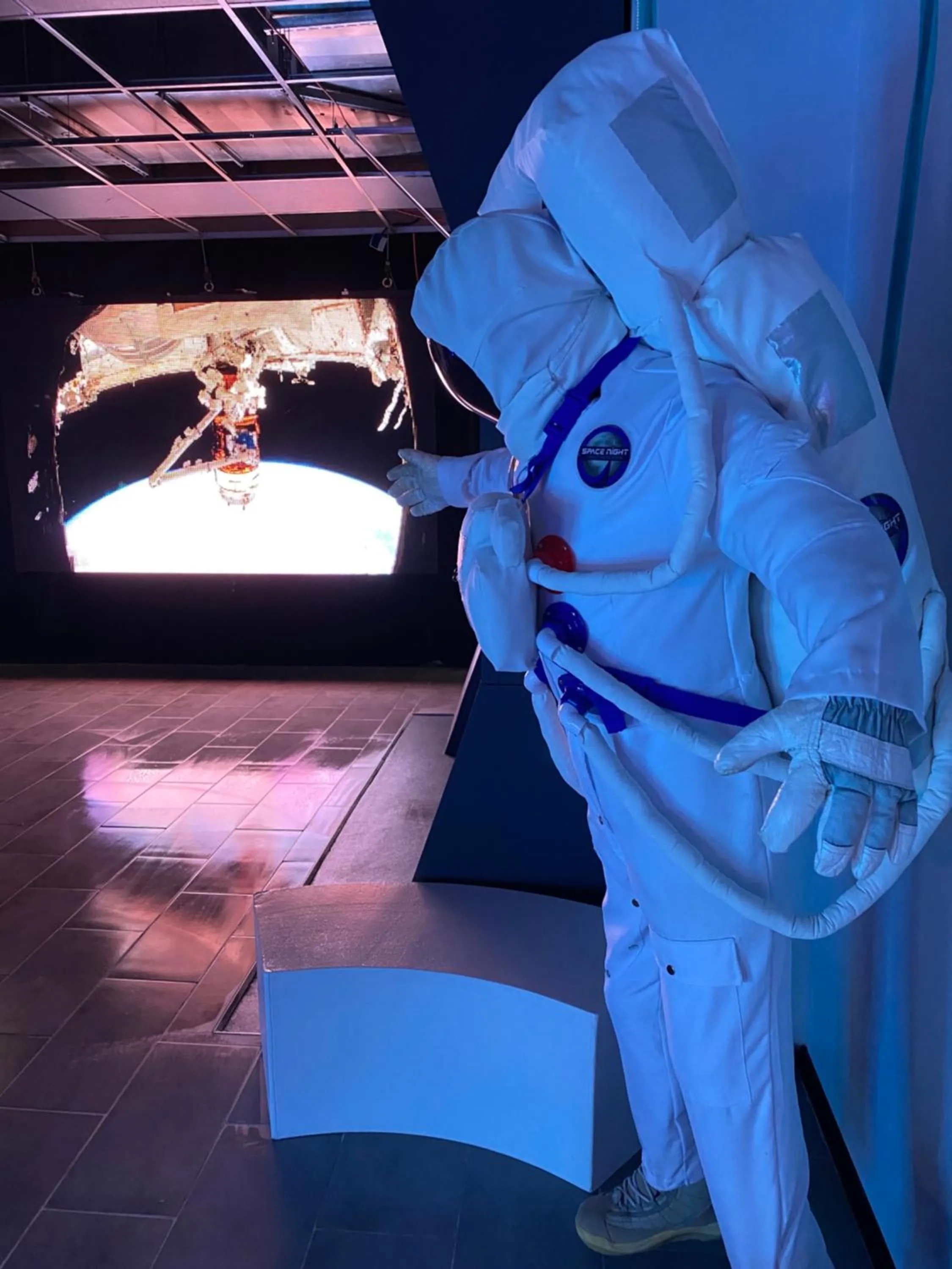 Space Night Capsule Hostel