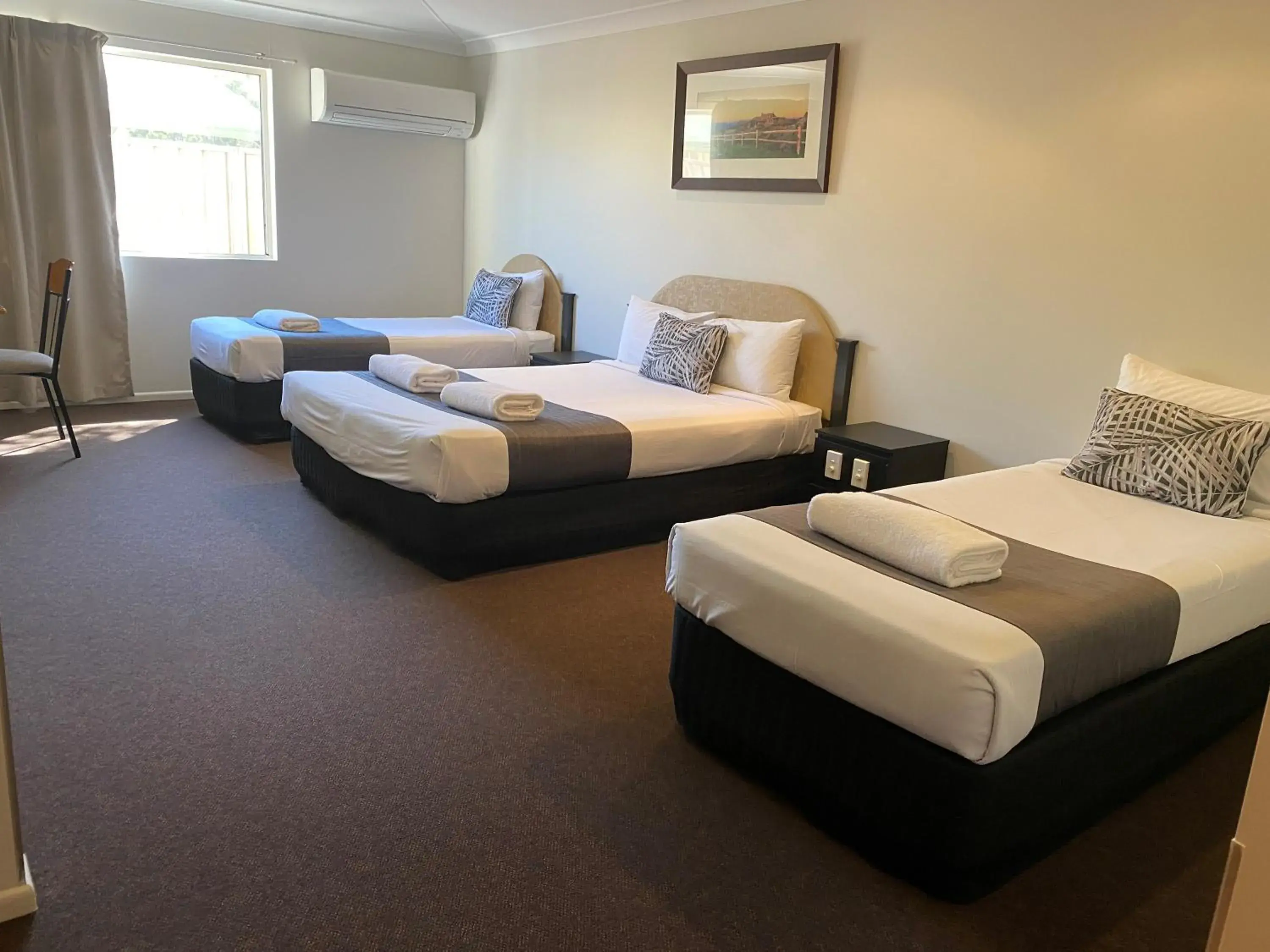 Executive Queen Twin Room in Emerald Explorers Inn Executive Queen Twin Room in Emerald Explorers Inn