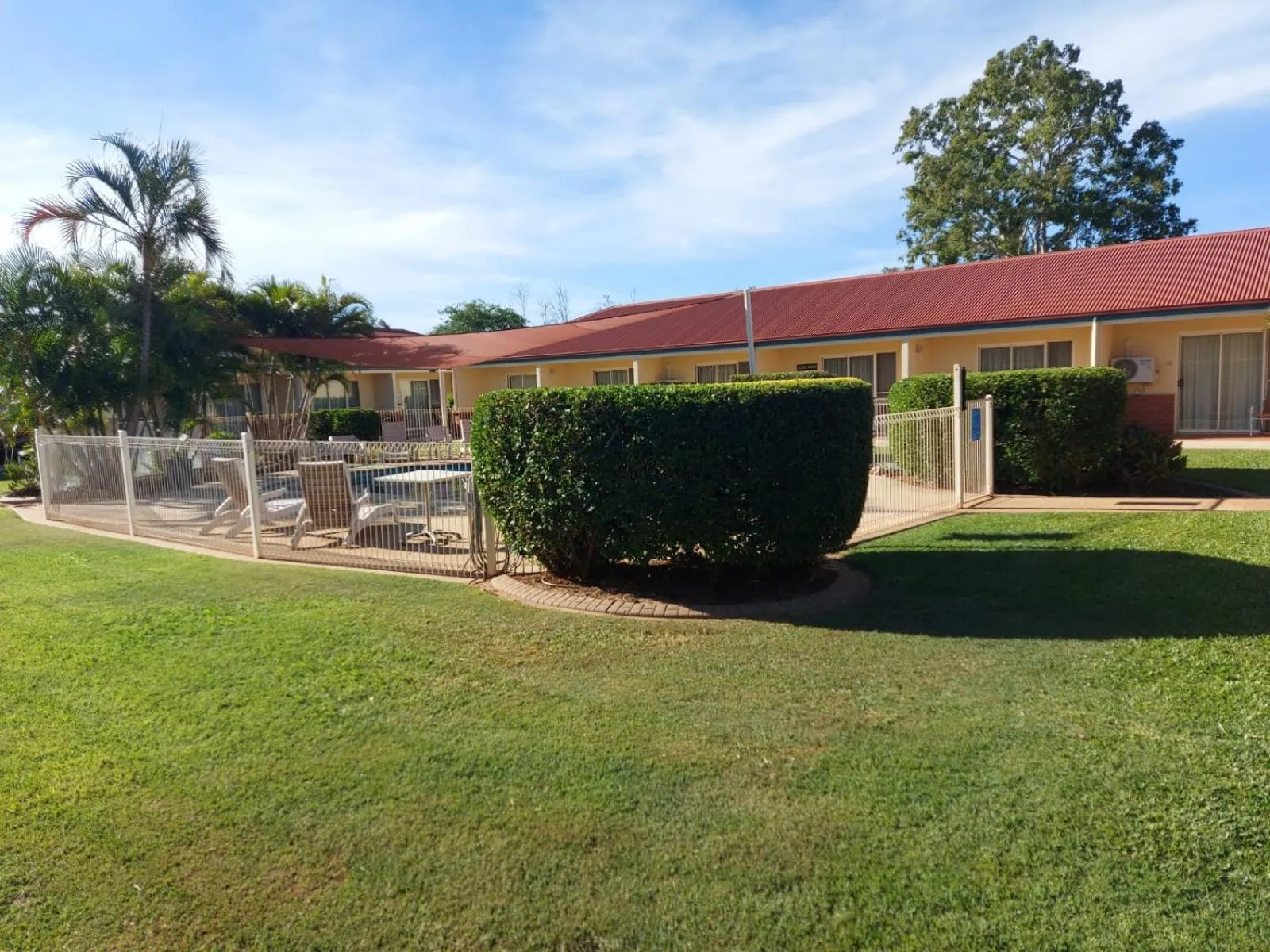 Property building in Emerald Explorers Inn