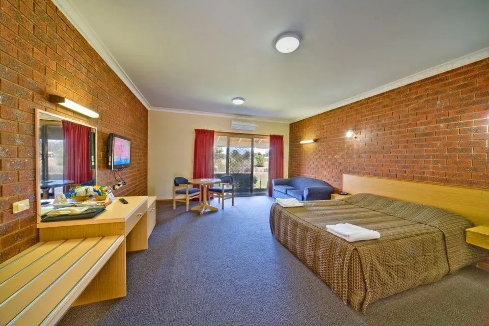 Bed in Paradise Lakes Motel Shepparton