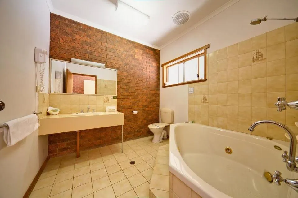 Bathroom in Paradise Lakes Motel Shepparton