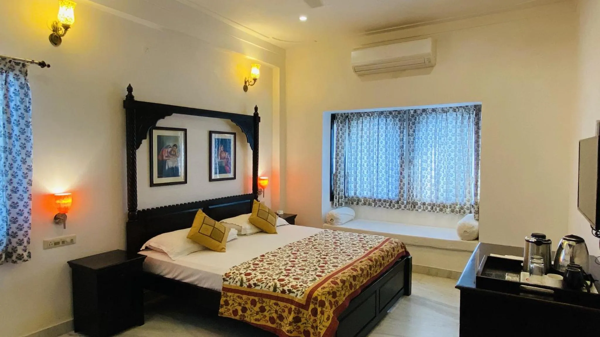 Seating area, Bed in Kotra Haveli A Boutique Hotel by Lake Pichola