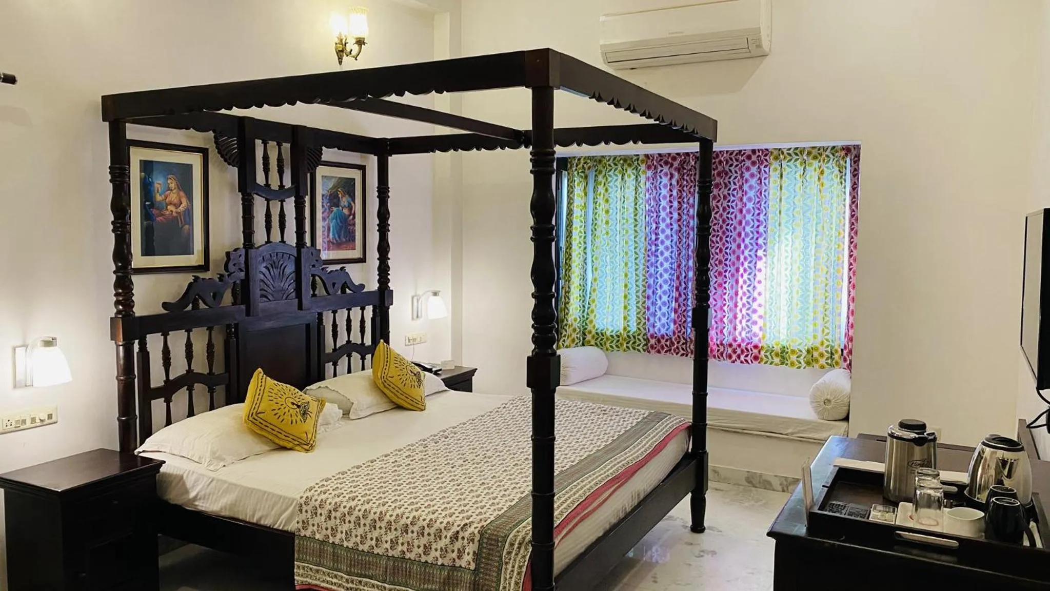Bed in Kotra Haveli A Boutique Hotel by Lake Pichola