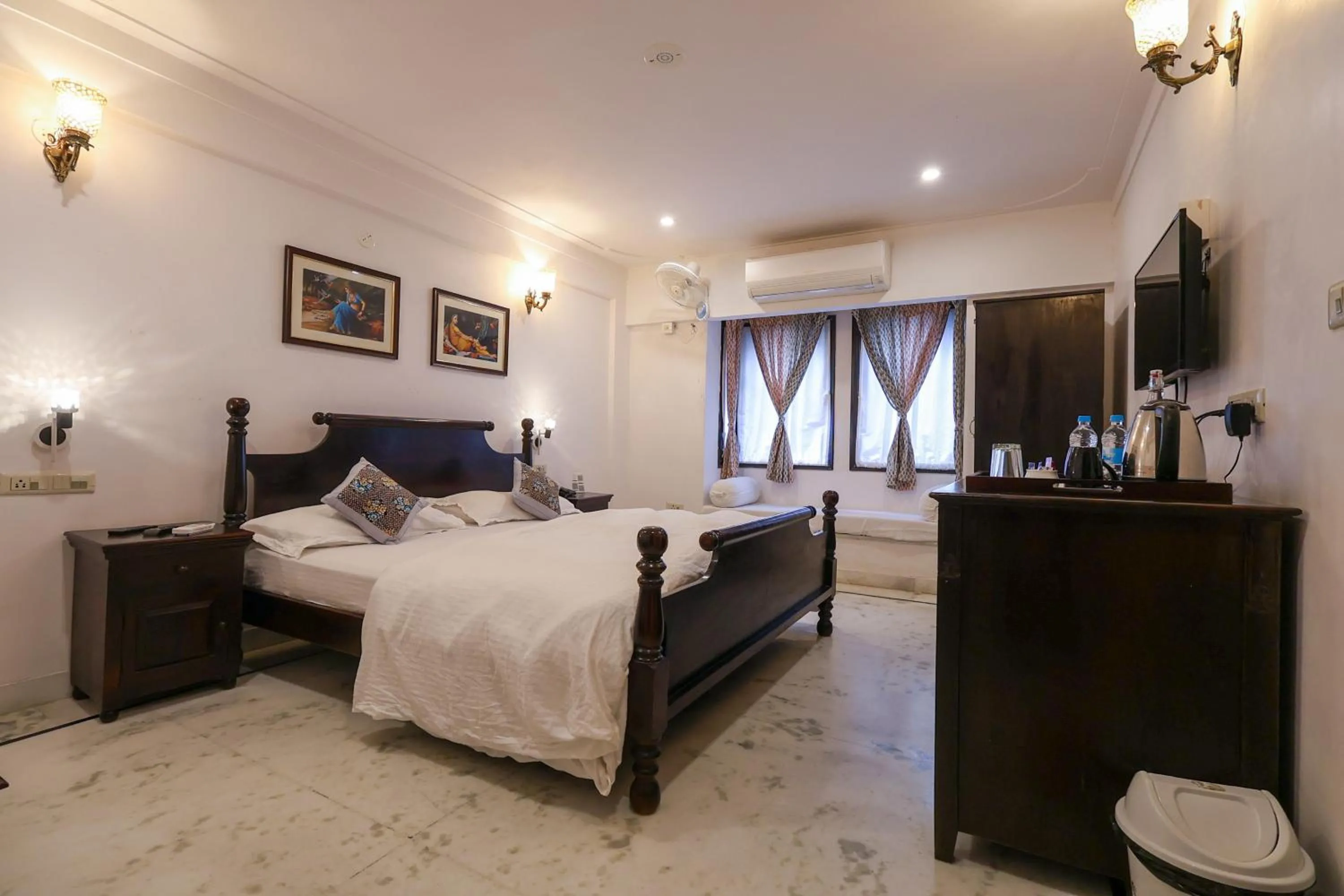 Bed in Kotra Haveli A Boutique Hotel by Lake Pichola