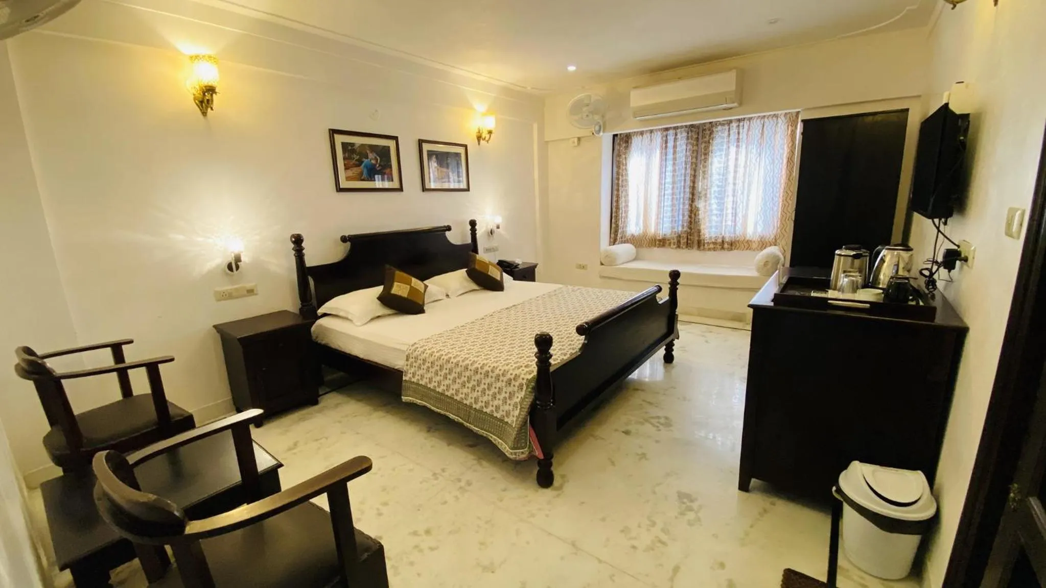 Seating area, Bed in Kotra Haveli A Boutique Hotel by Lake Pichola