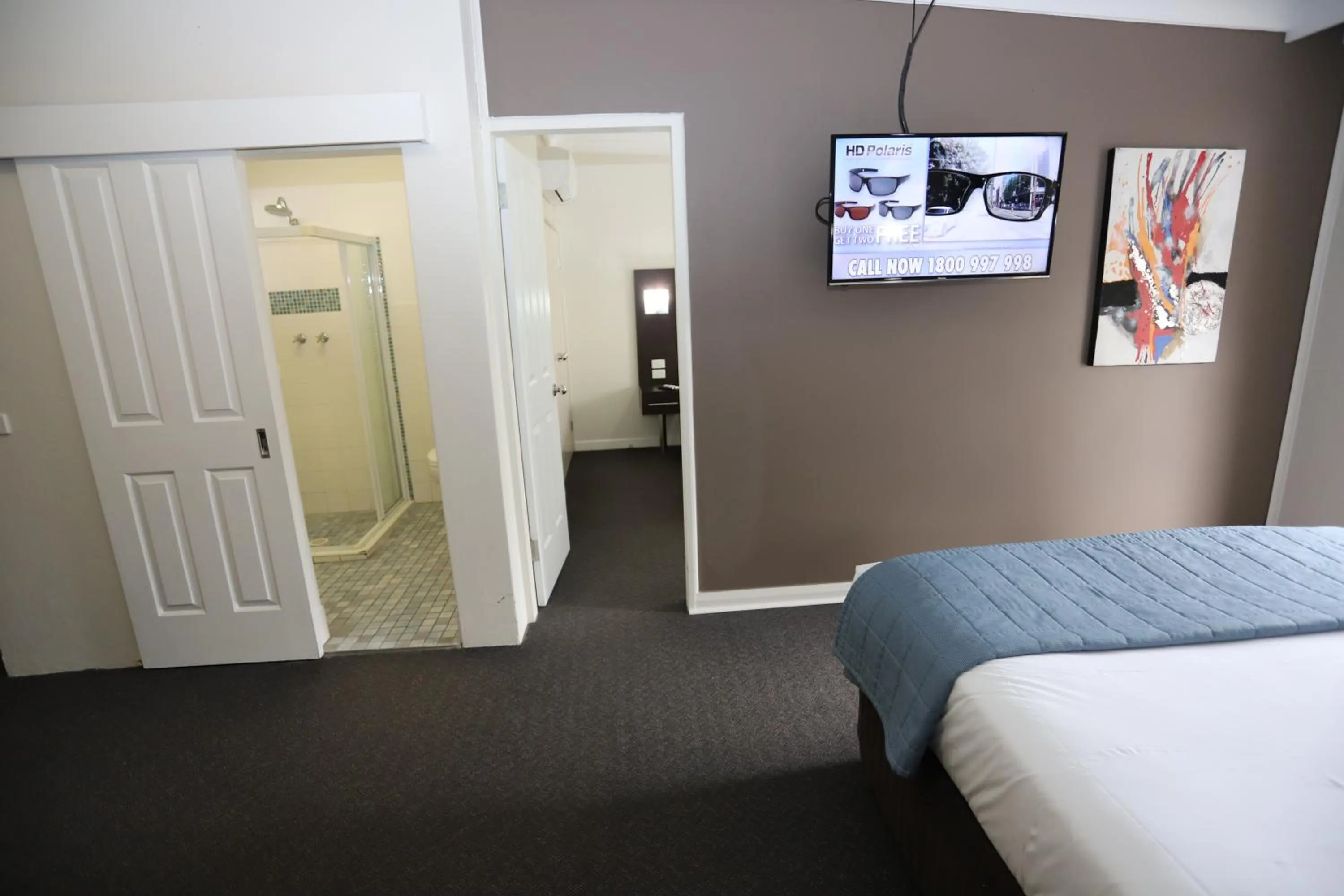 Bedroom, Bed in Sleepy Hill Motor Inn