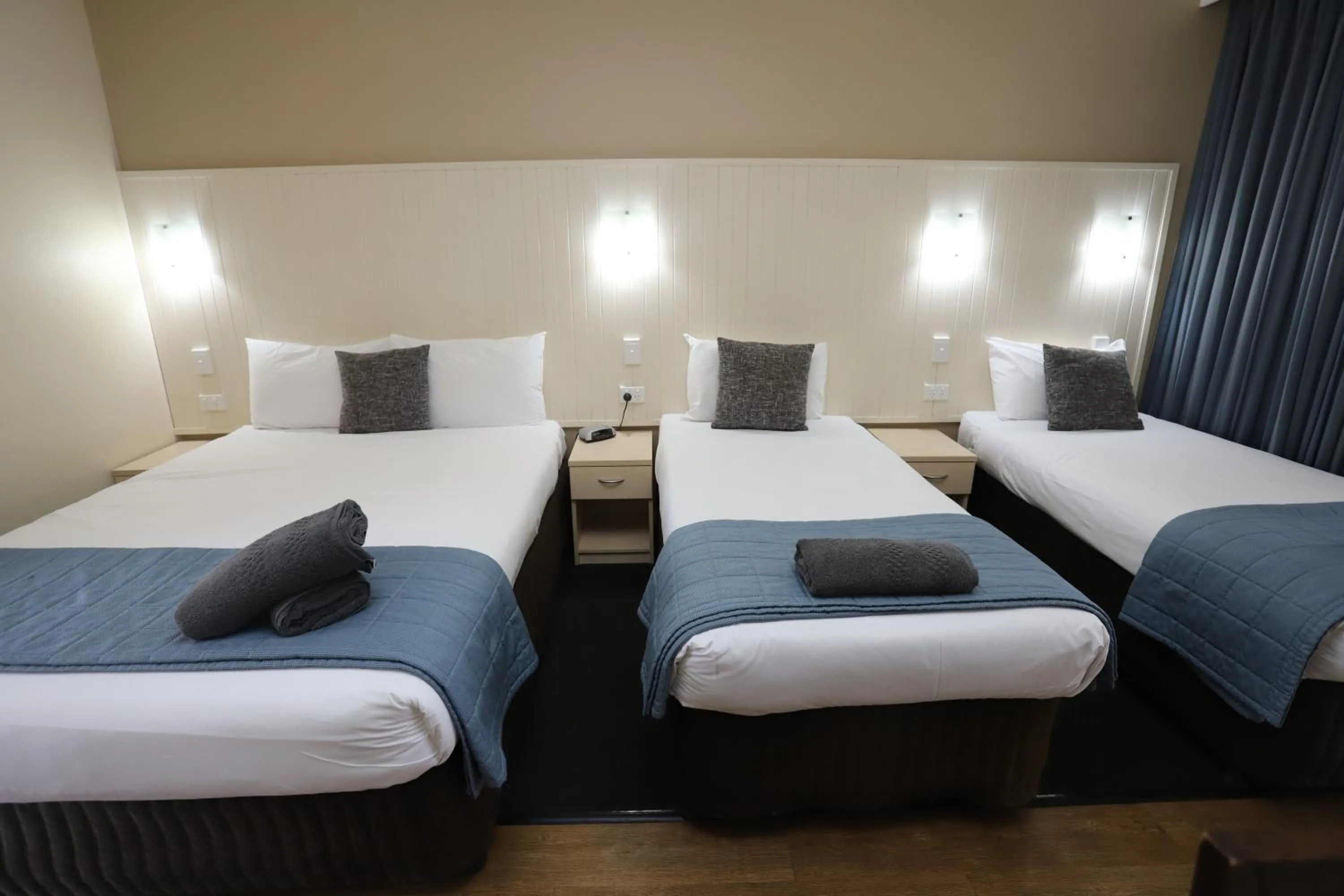 Photo of the whole room, Bed in Sleepy Hill Motor Inn