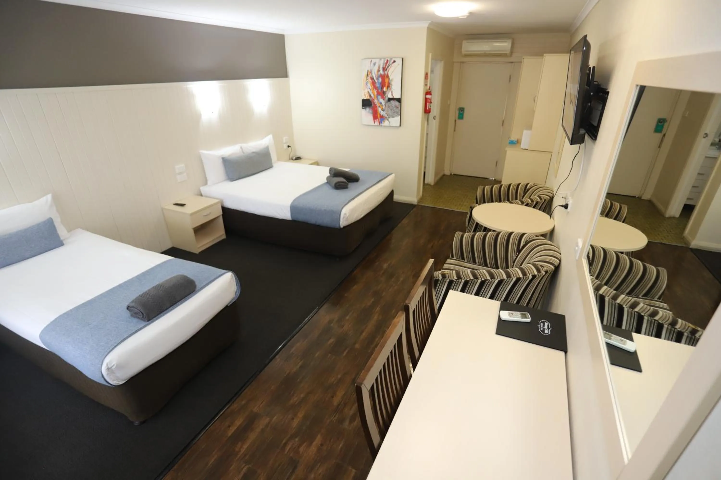 Photo of the whole room, Bed in Sleepy Hill Motor Inn