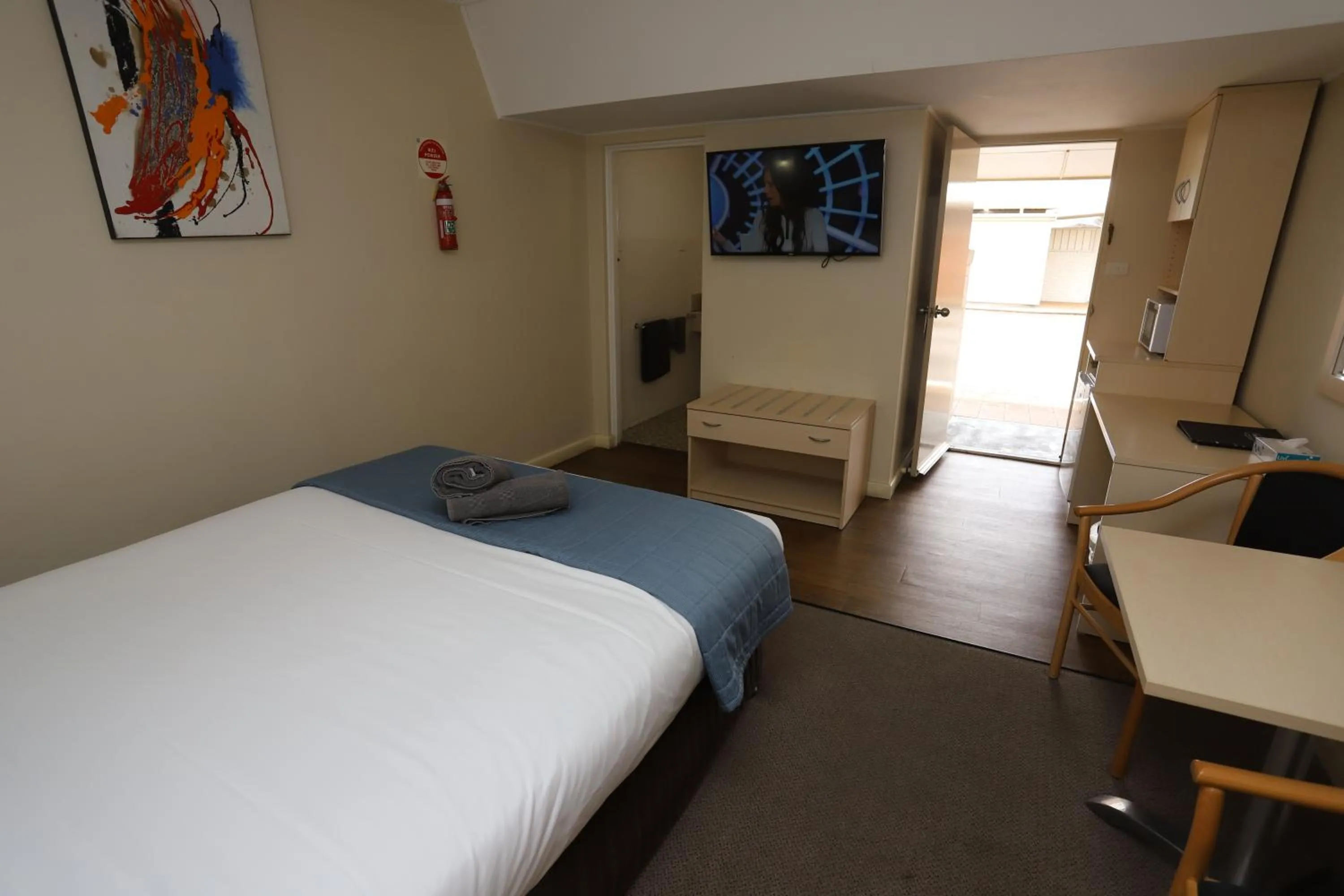 Photo of the whole room, Bed in Sleepy Hill Motor Inn