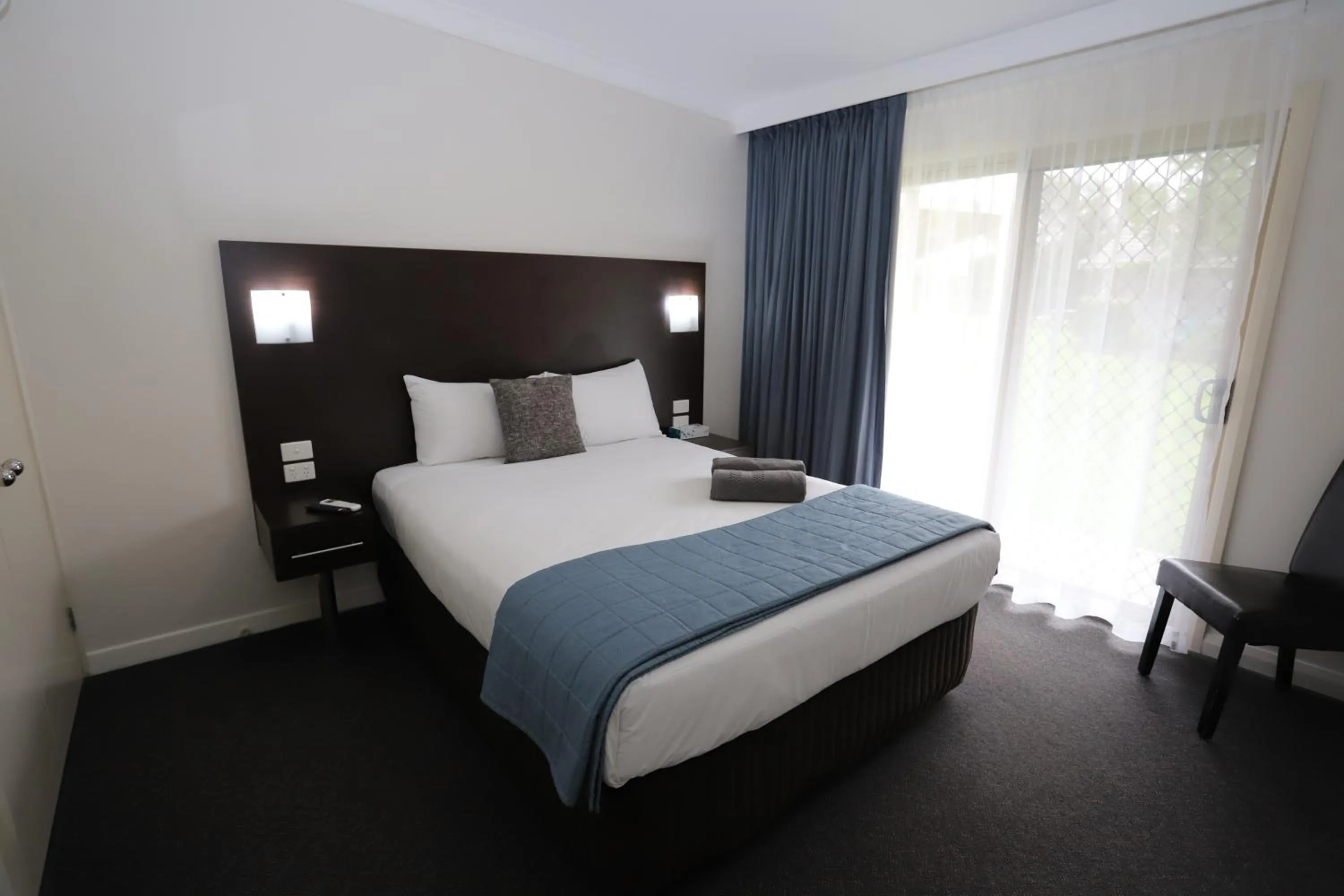 Bed in Sleepy Hill Motor Inn