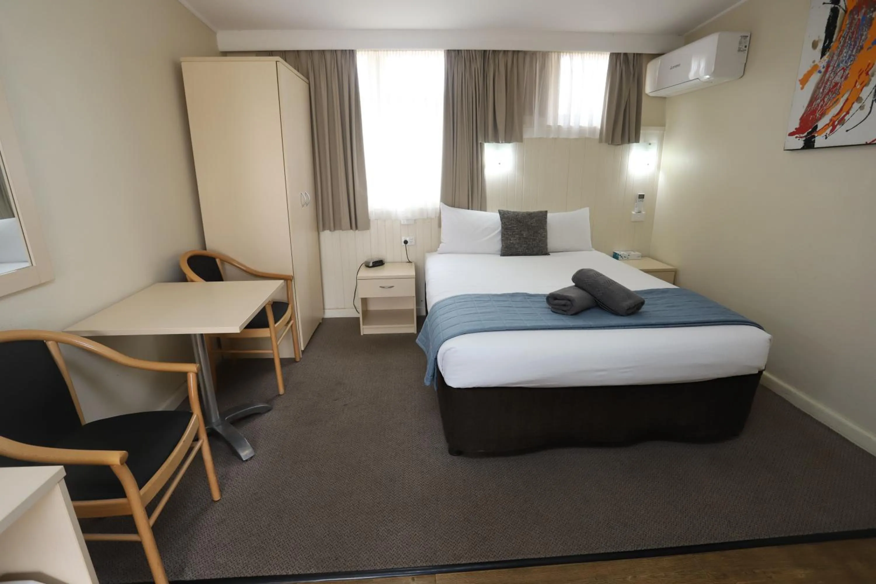 Photo of the whole room, Bed in Sleepy Hill Motor Inn