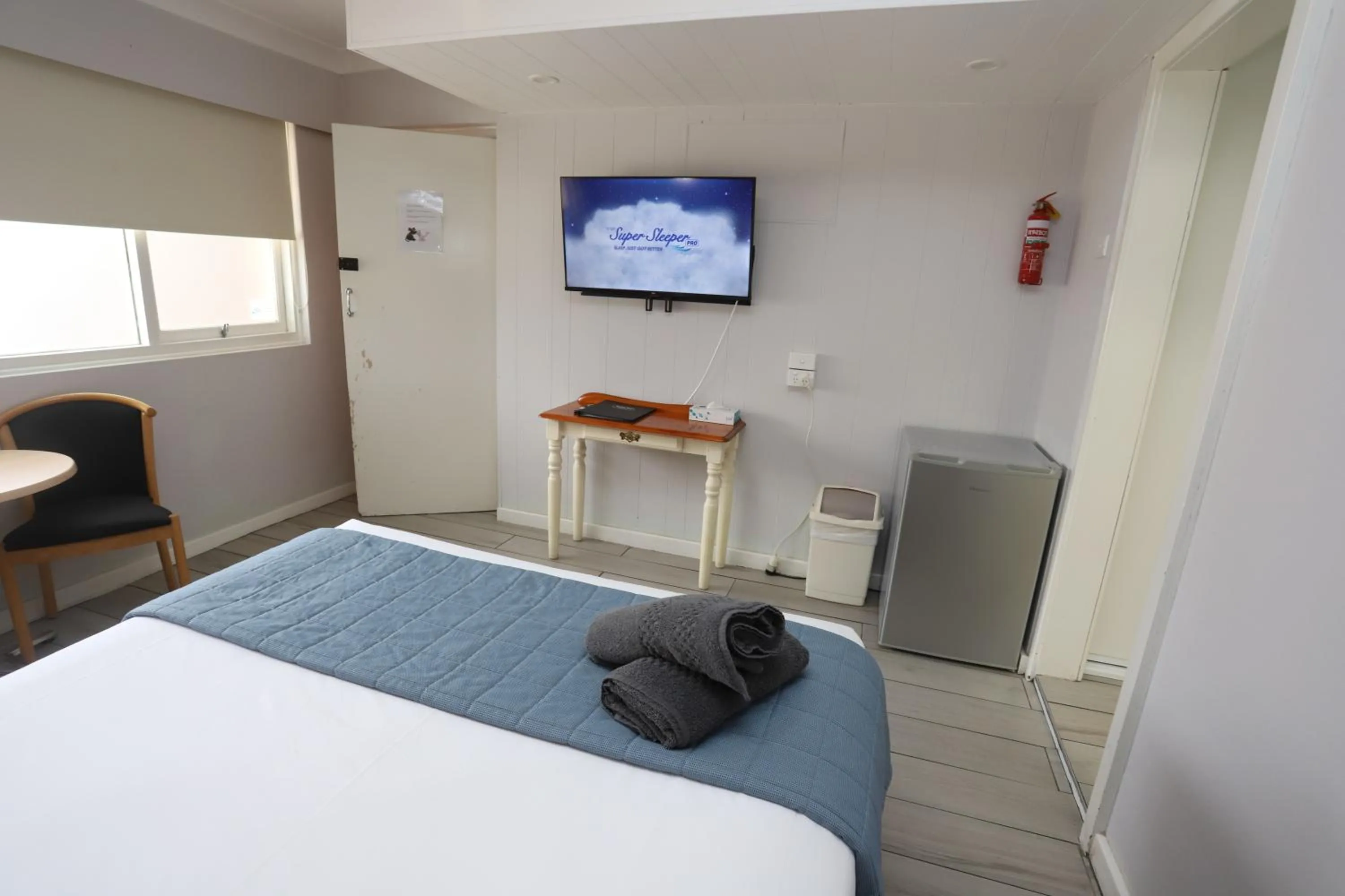 Bedroom, Bed in Sleepy Hill Motor Inn