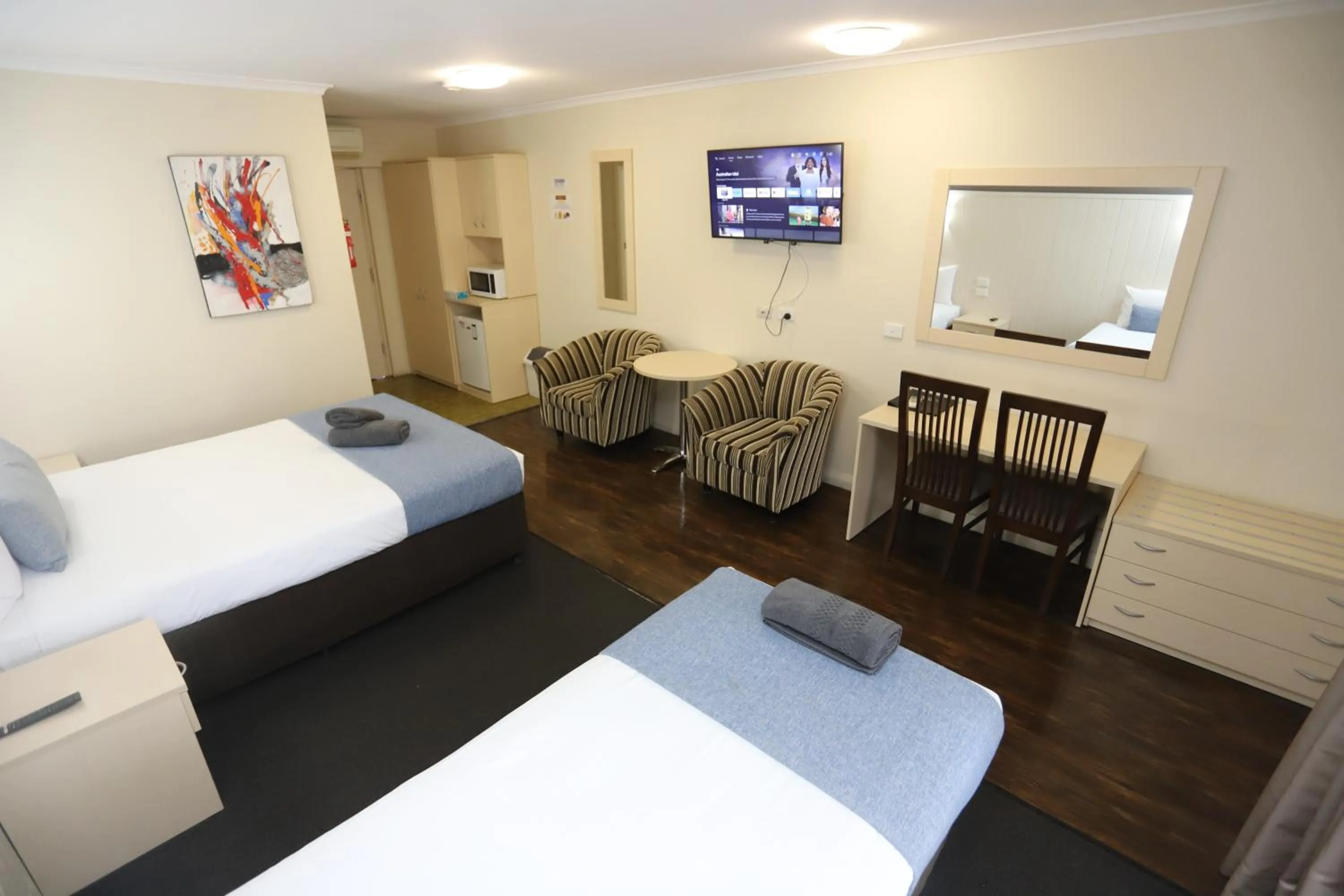 Photo of the whole room, Bed in Sleepy Hill Motor Inn