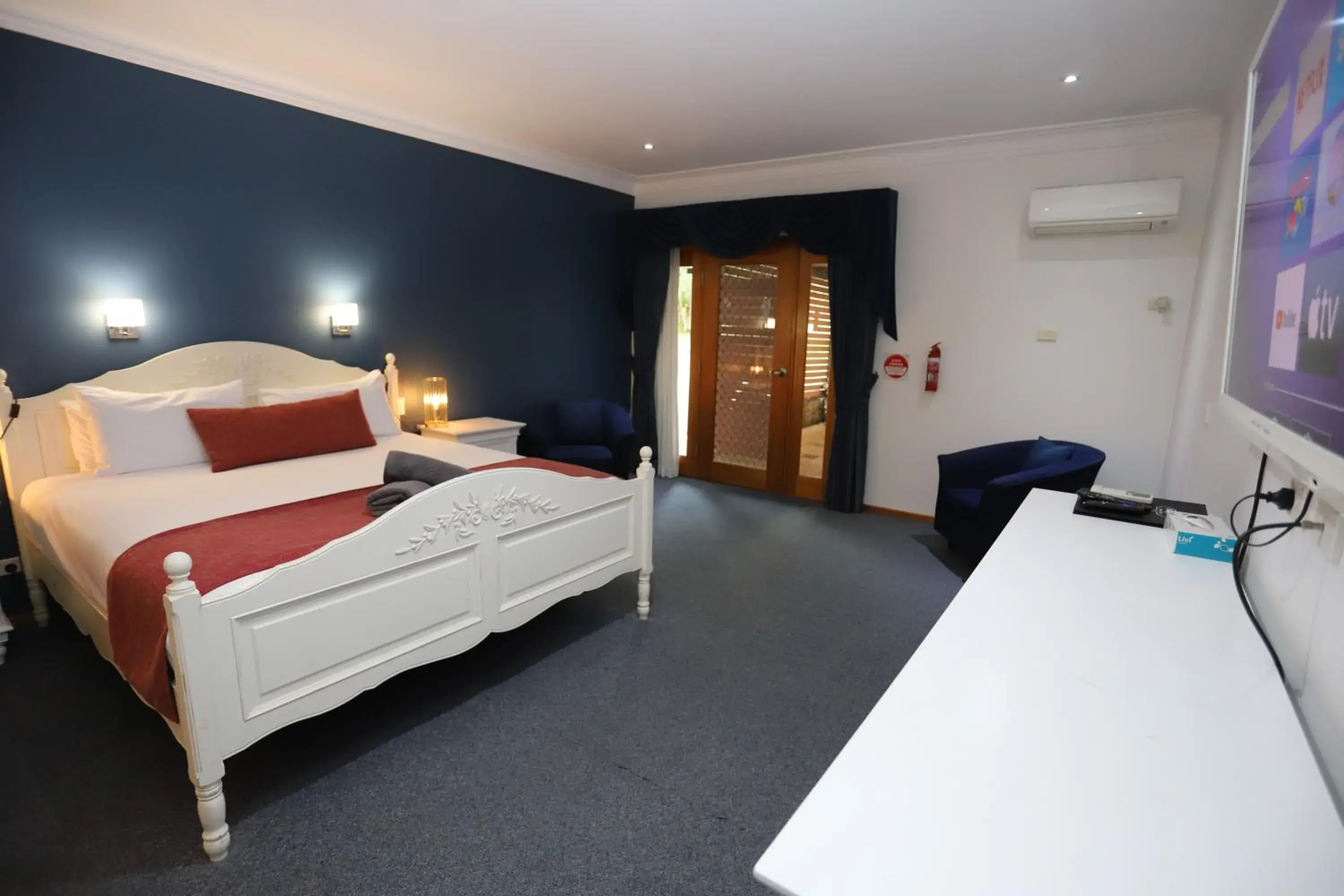 King Suite with Spa-18+only-Non Pet Friendly in Sleepy Hill Motor Inn King Suite with Spa-18+only-Non Pet Friendly in Sleepy Hill Motor Inn