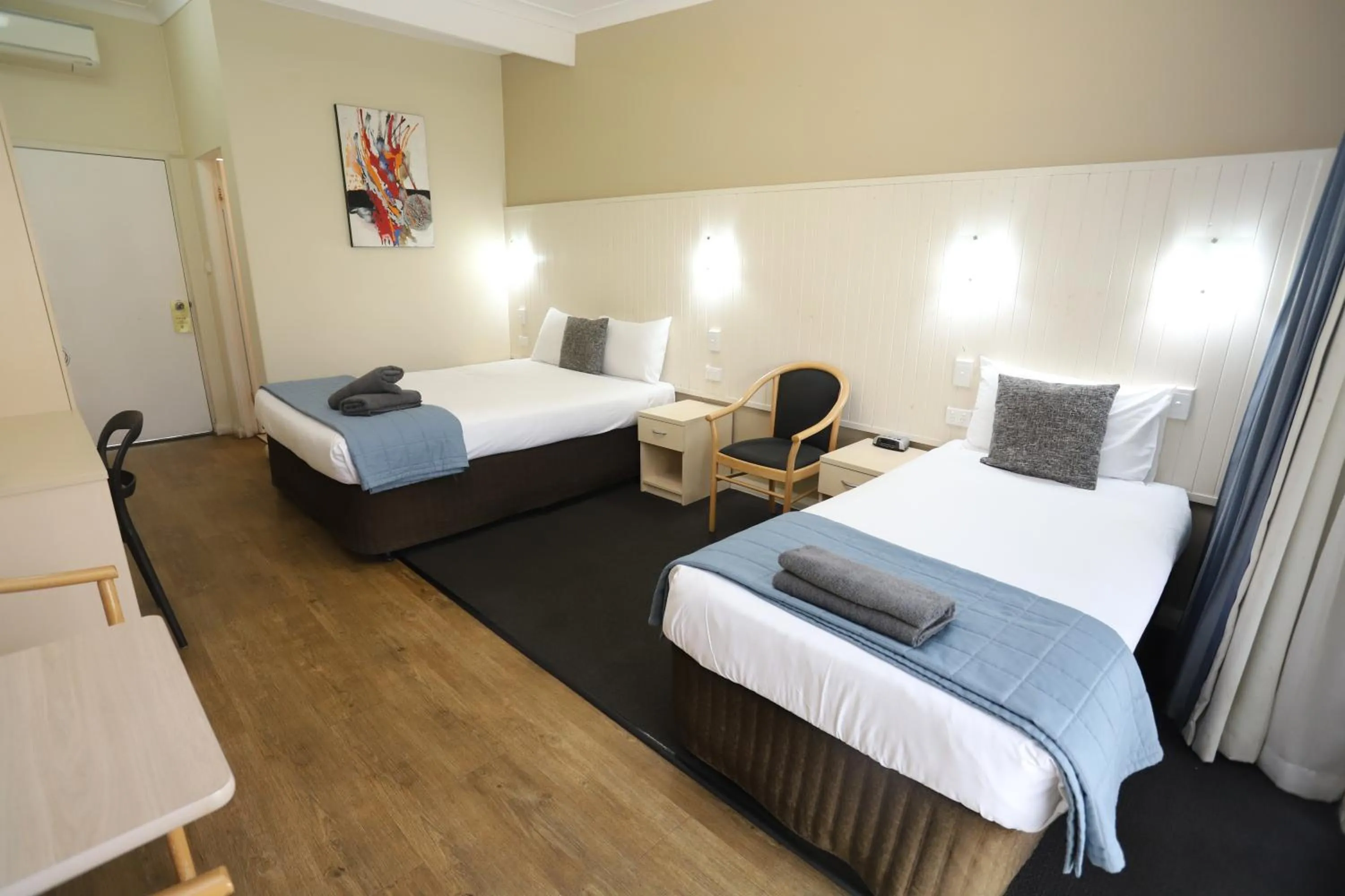 Photo of the whole room, Bed in Sleepy Hill Motor Inn