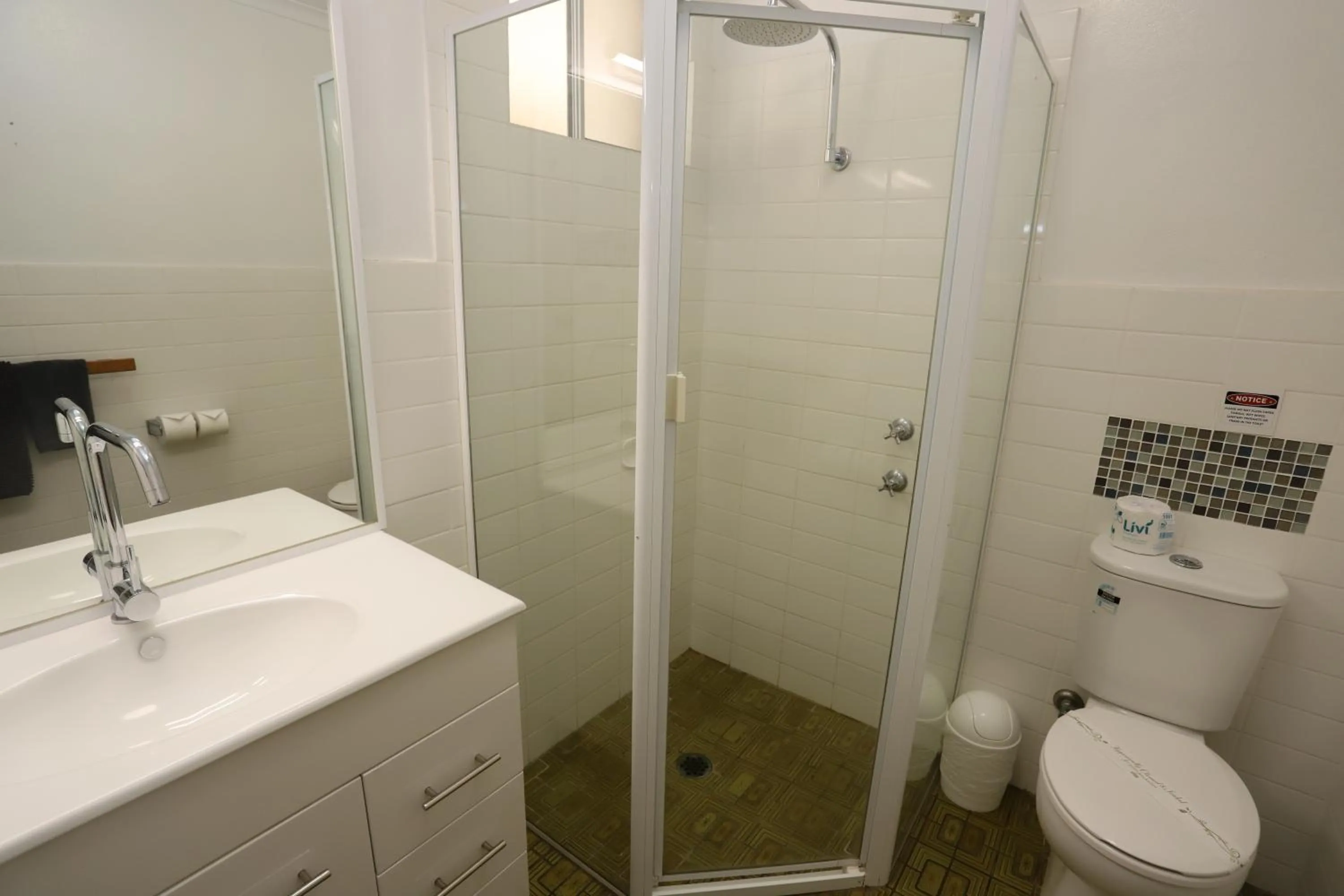 Shower in Sleepy Hill Motor Inn