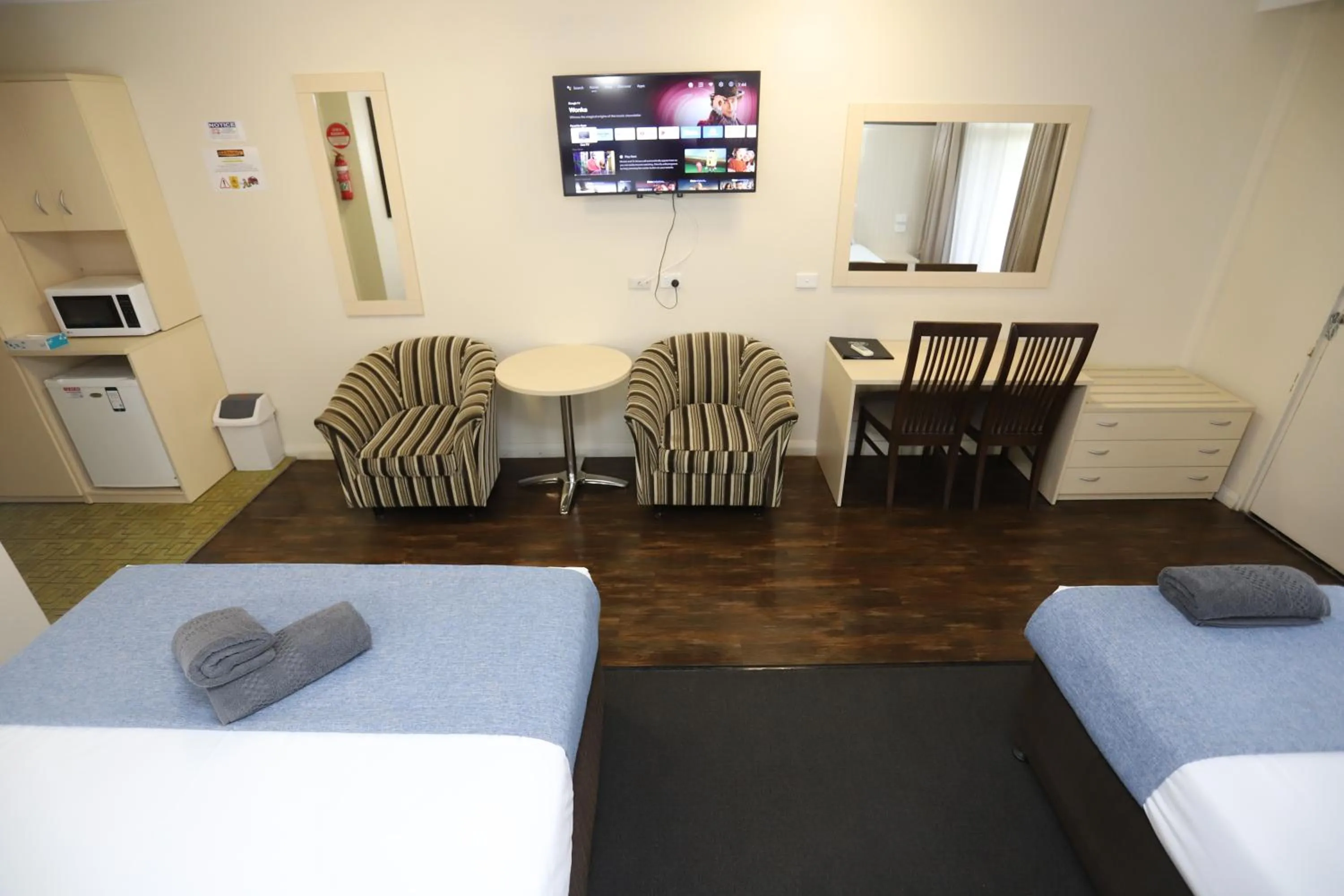 Photo of the whole room, Bed in Sleepy Hill Motor Inn