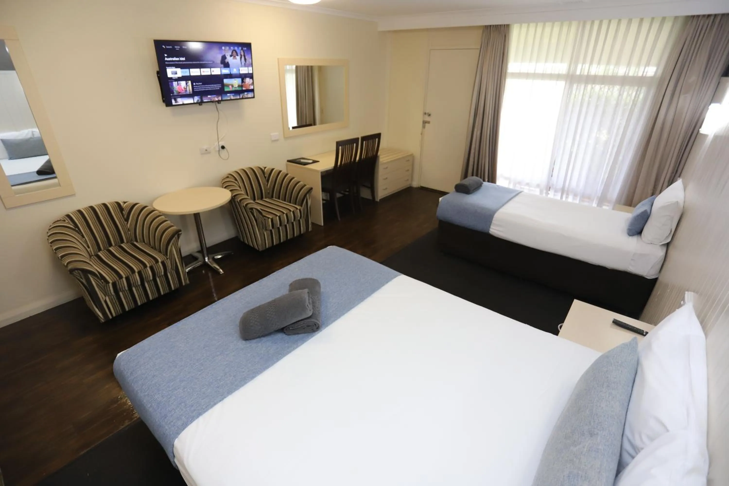 Bedroom, Bed in Sleepy Hill Motor Inn