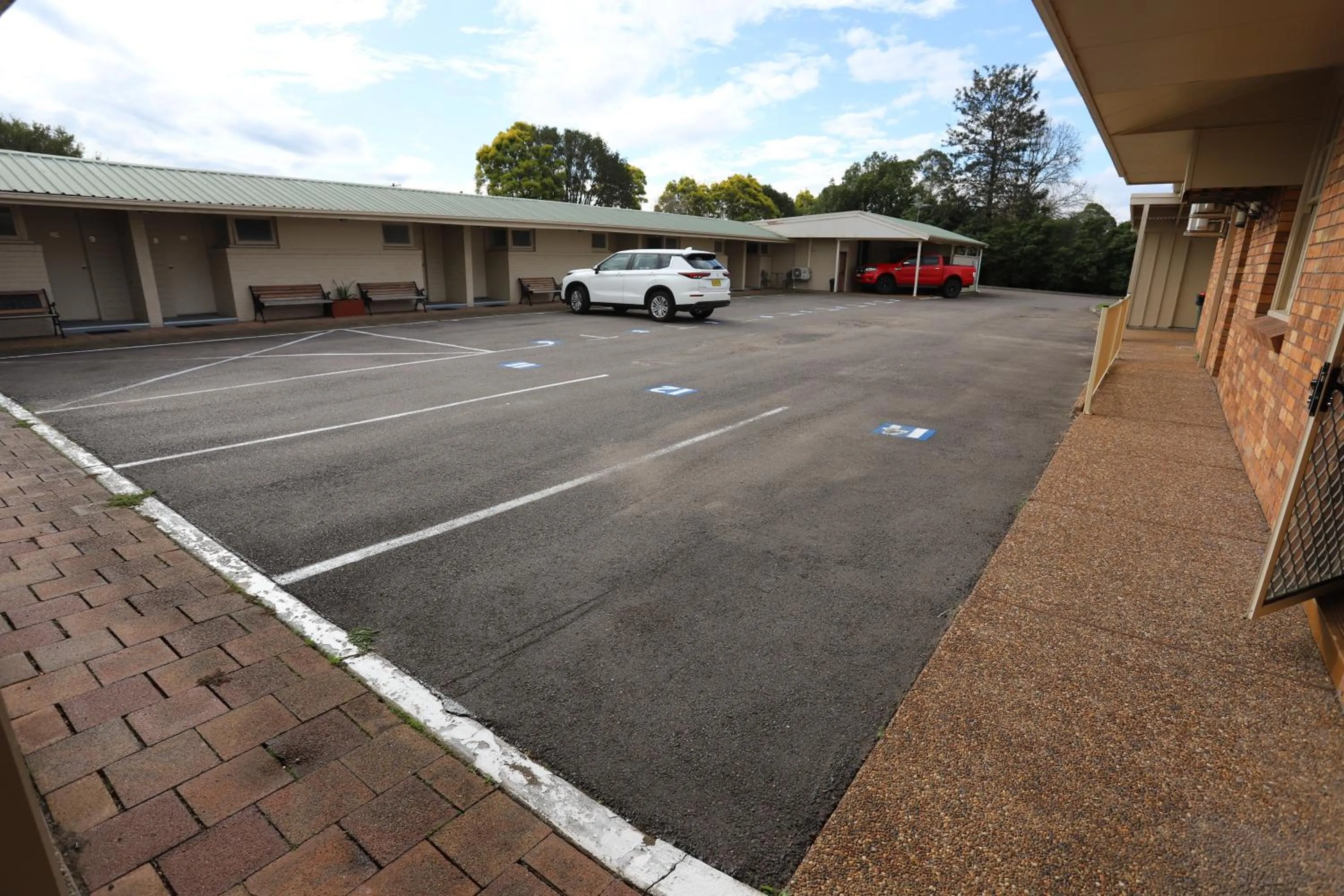 Parking in Sleepy Hill Motor Inn