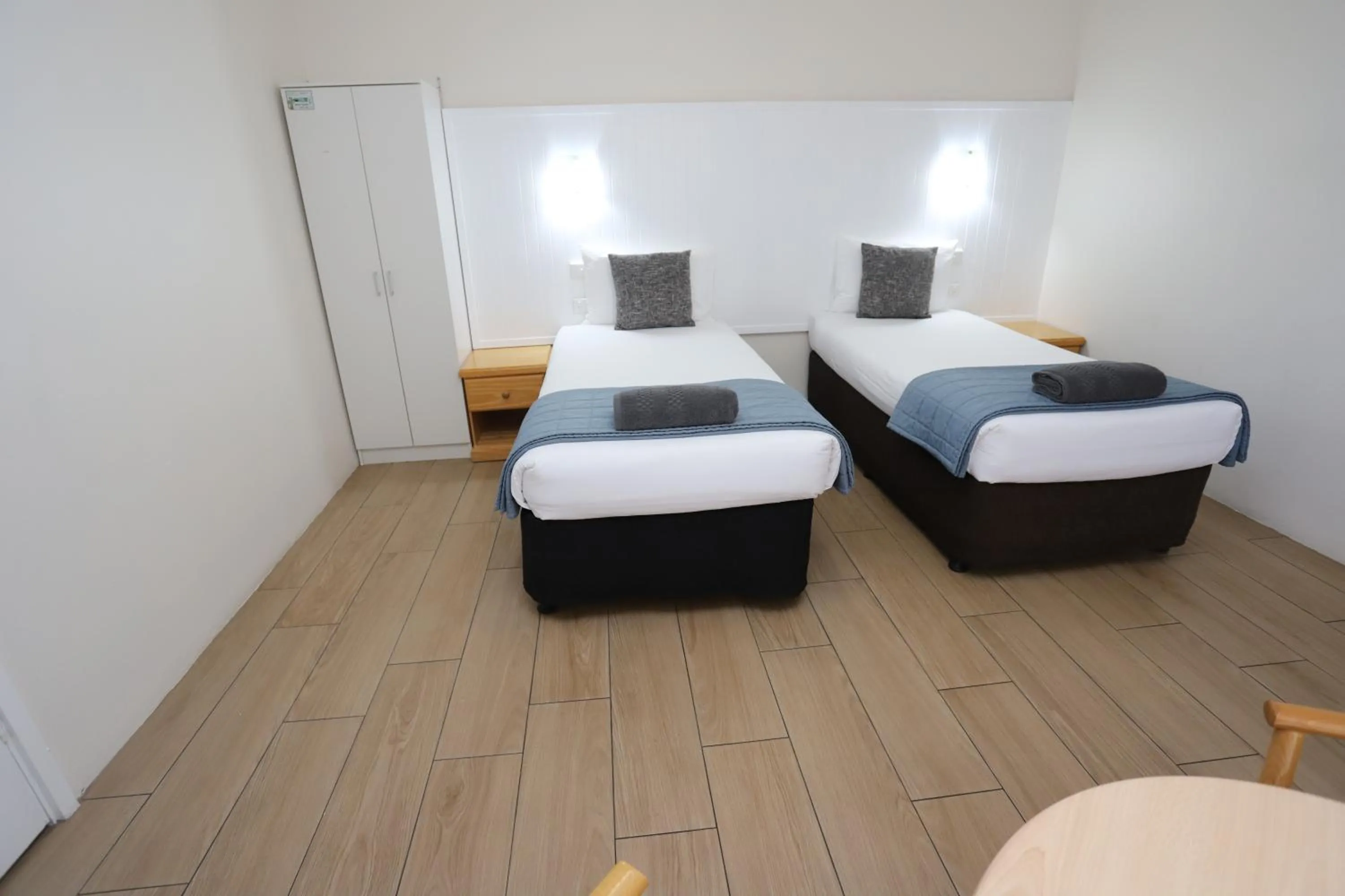 Bedroom, Bed in Sleepy Hill Motor Inn