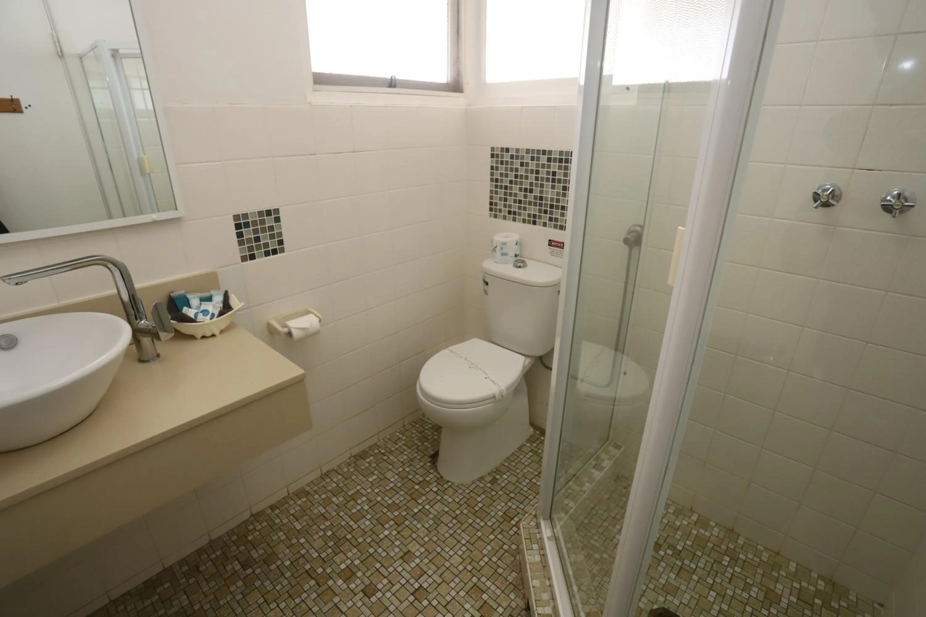 Shower in Sleepy Hill Motor Inn