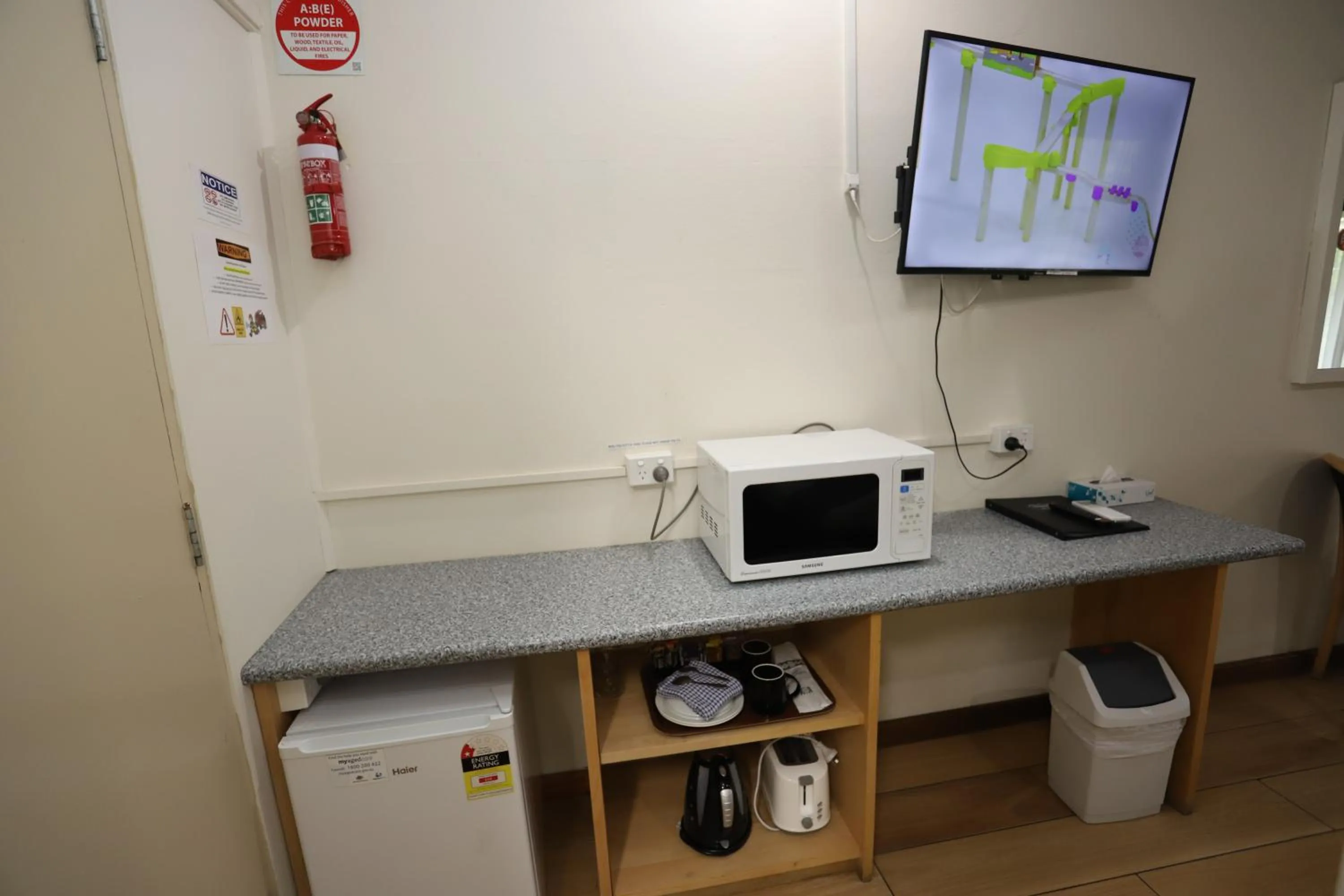 TV and multimedia in Sleepy Hill Motor Inn