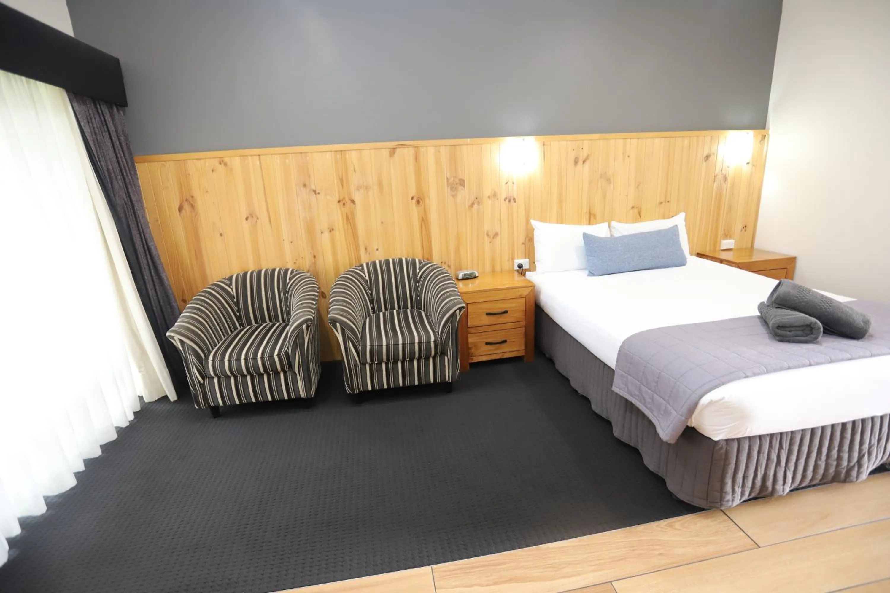 Photo of the whole room, Bed in Sleepy Hill Motor Inn