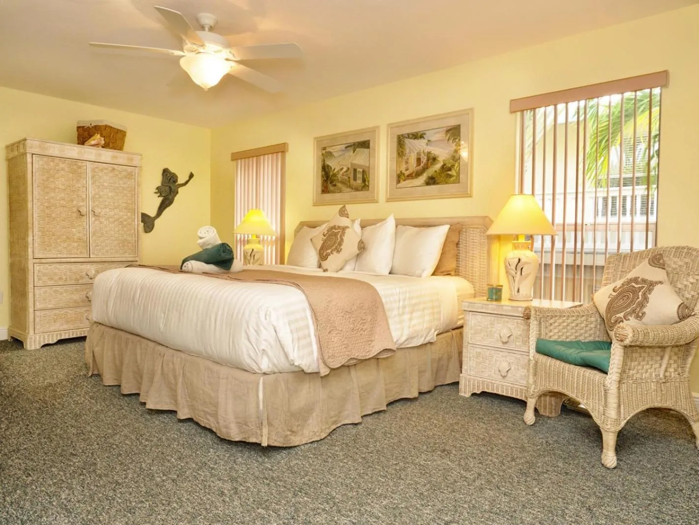 Bed in Siesta Palms By the Beach