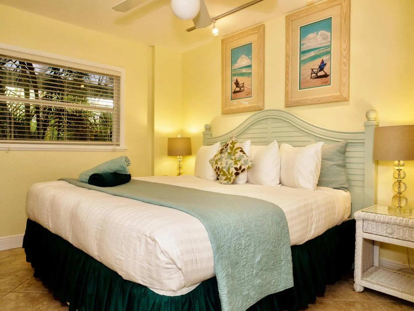 Bed in Siesta Palms By the Beach