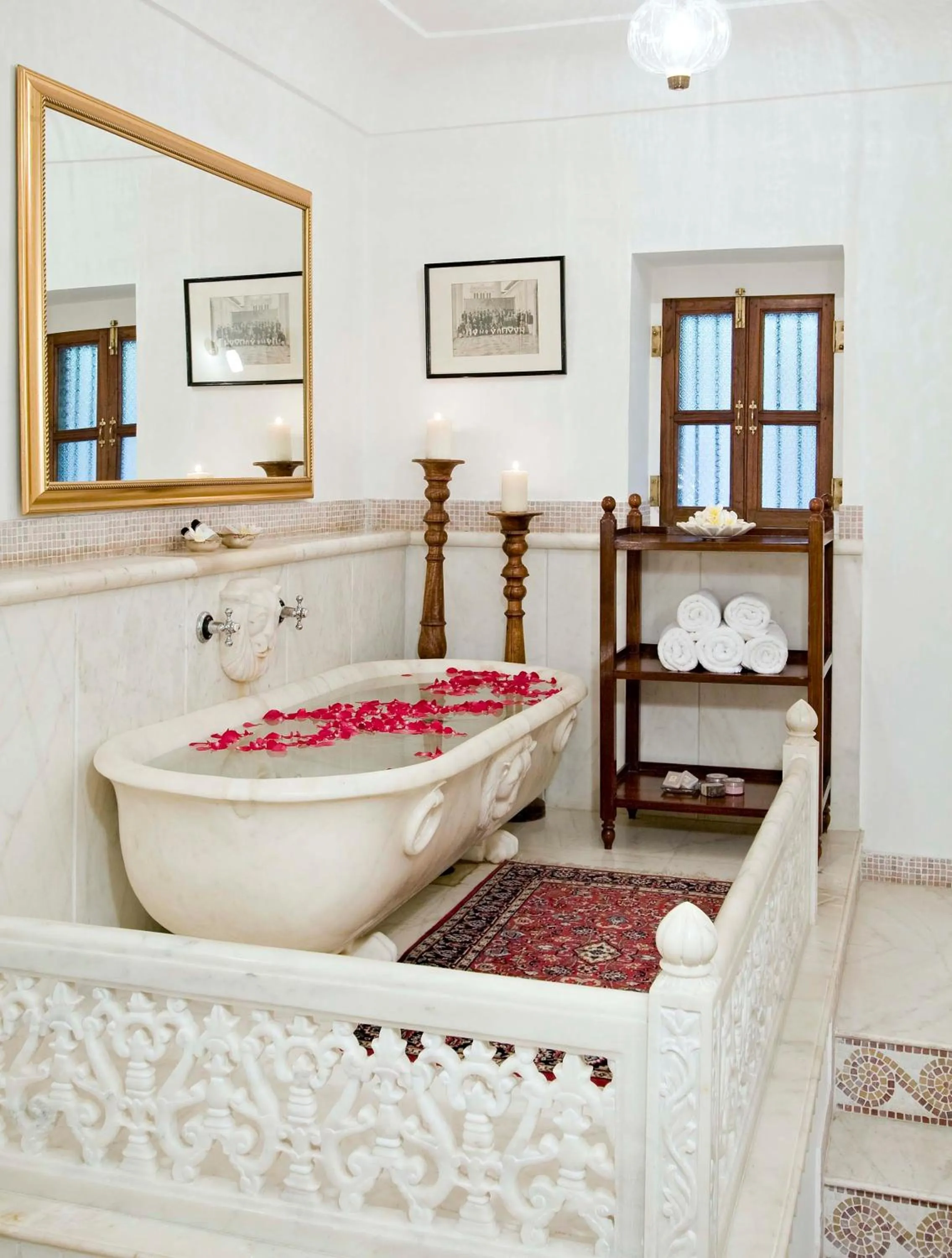 Bathroom, Bed in Samode Palace